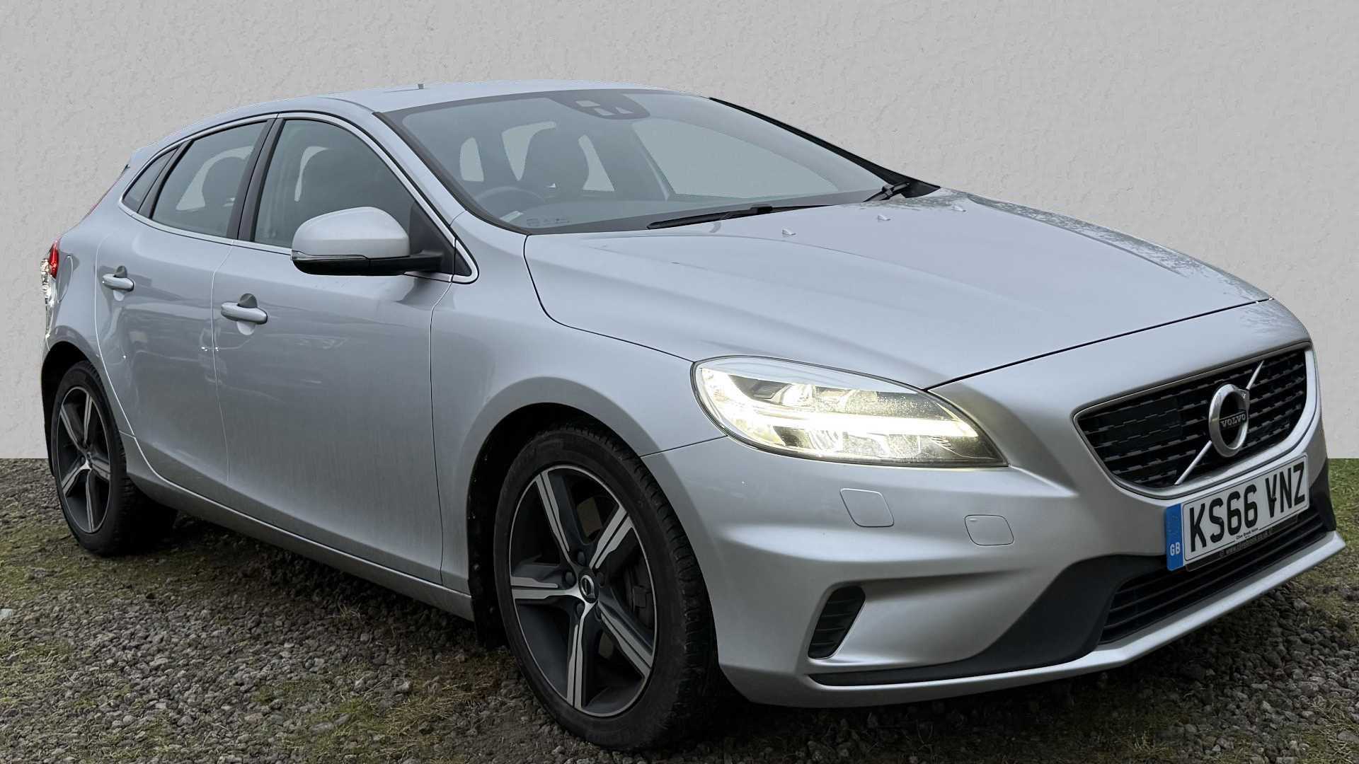 Main listing image - Volvo V40