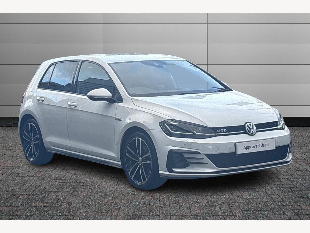 Main listing image - Volkswagen Golf