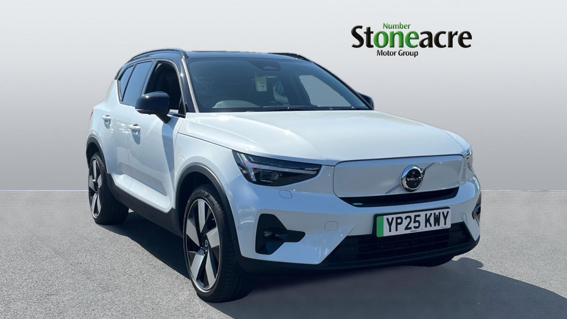 Main listing image - Volvo Ex40
