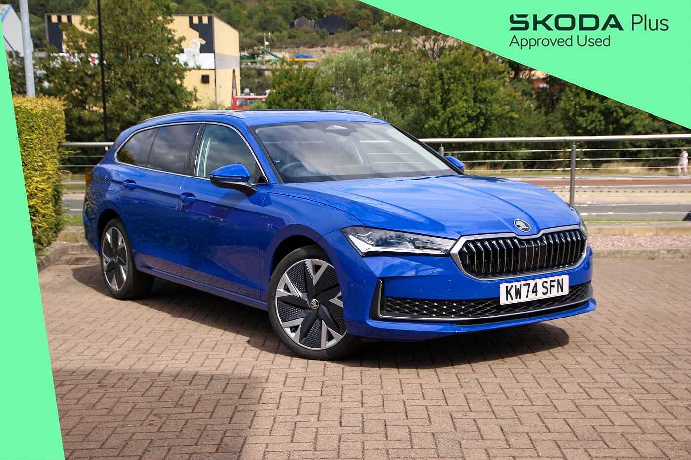Main listing image - Skoda Superb Estate