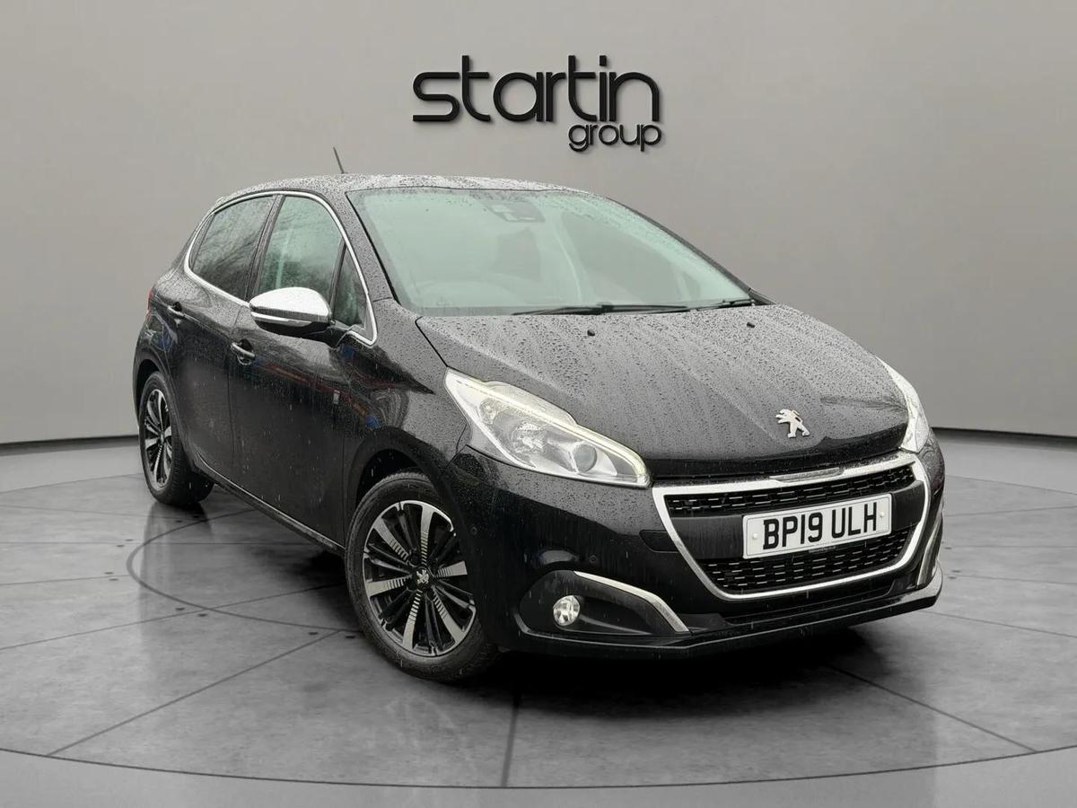 Main listing image - Peugeot 208