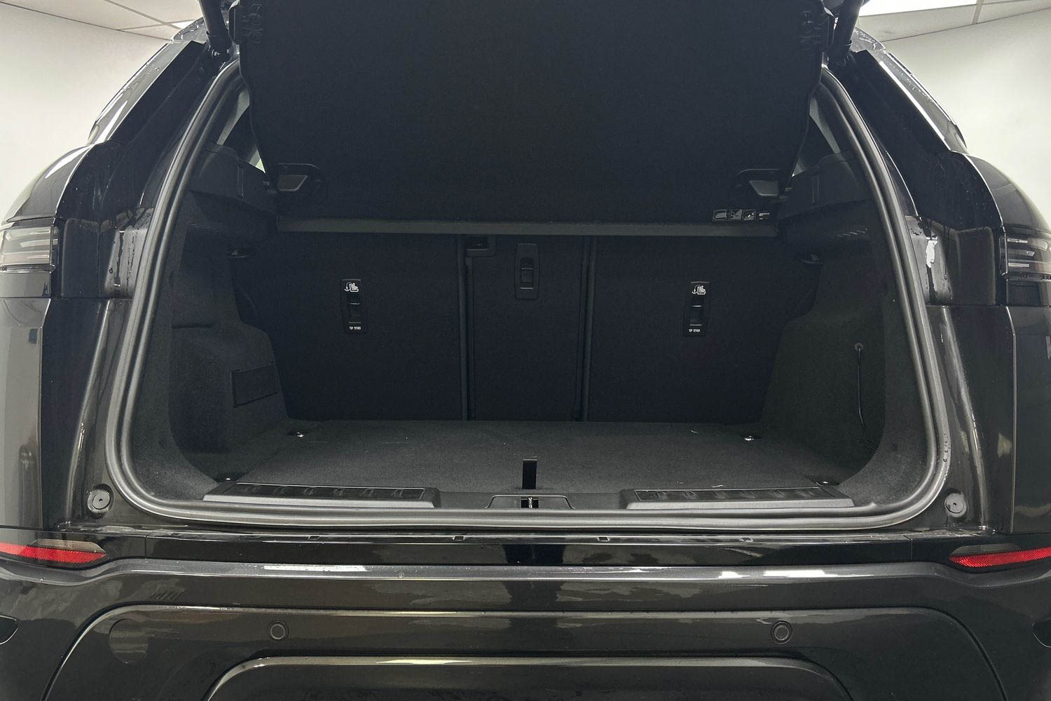 Main listing image - Land Rover Range Rover Evoque
