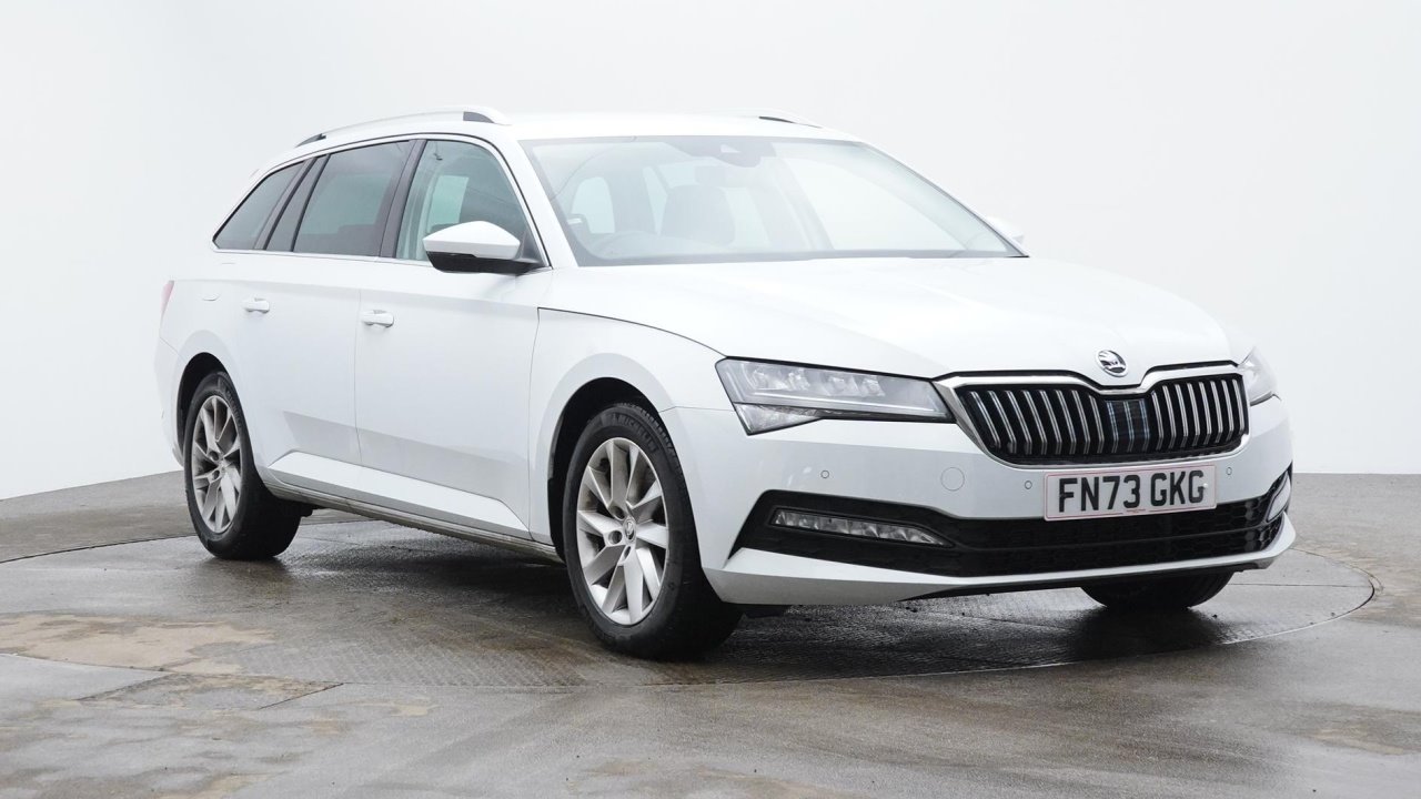 Main listing image - Skoda Superb Estate