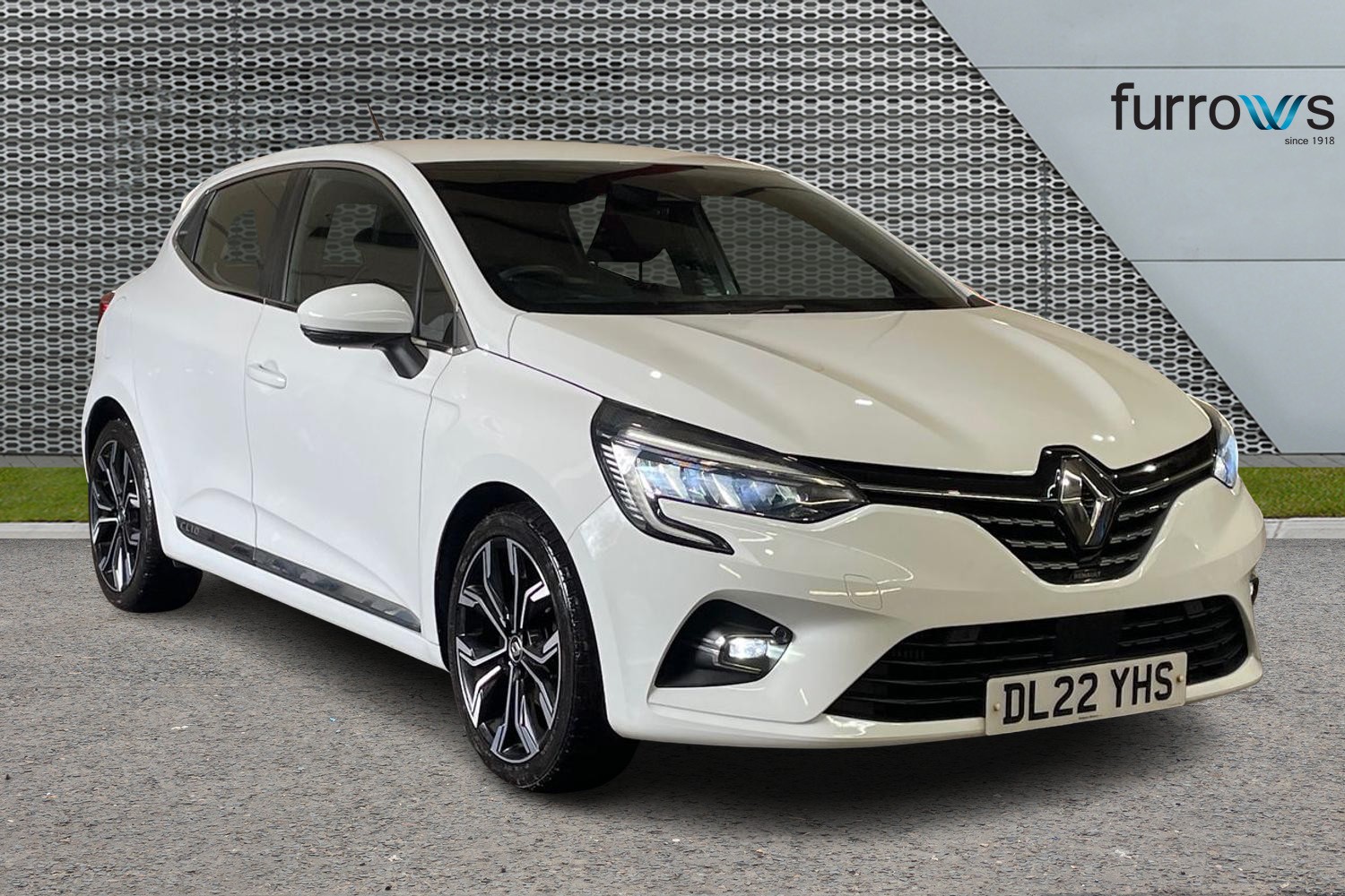 Main listing image - Renault Clio