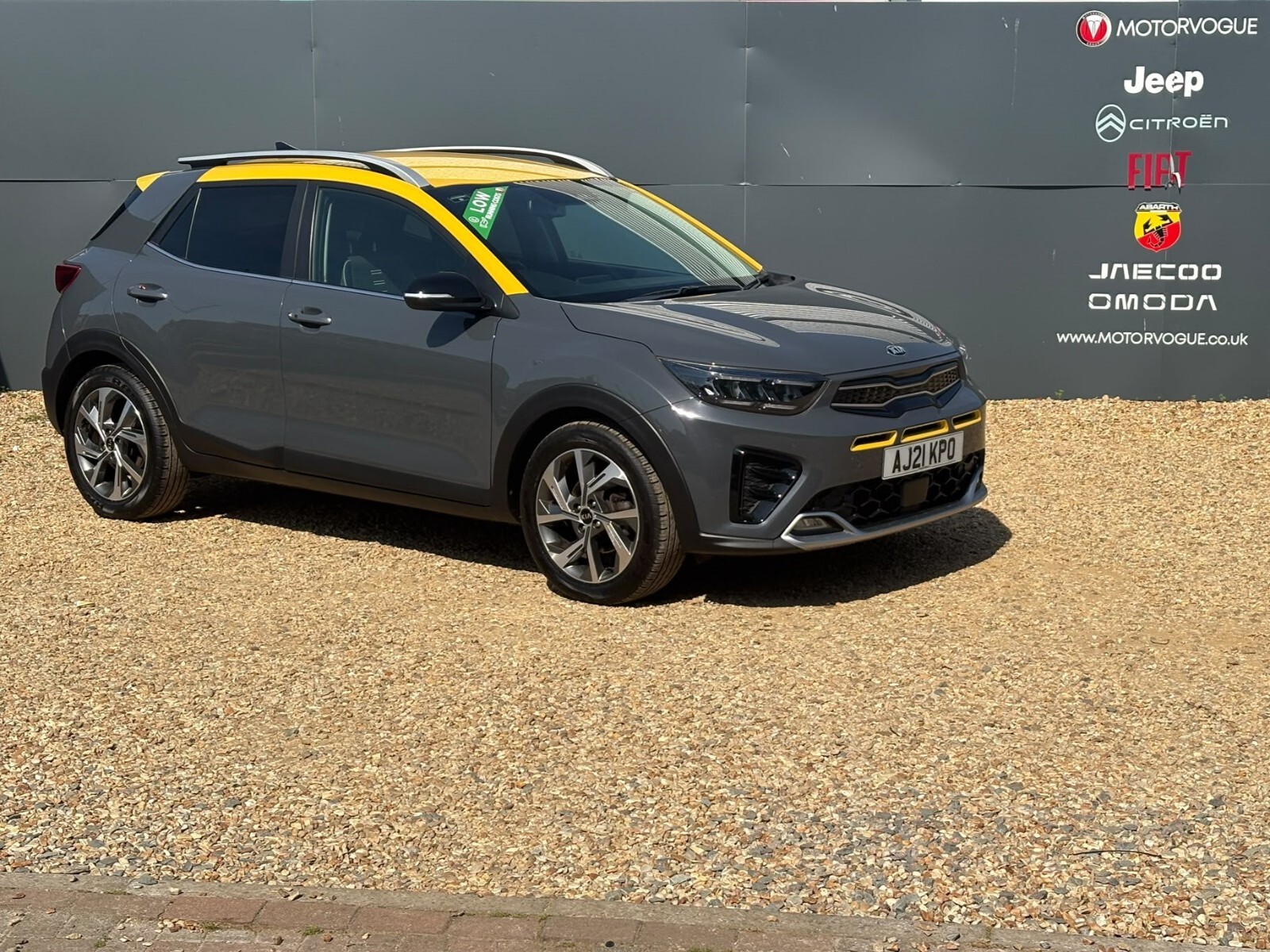 Main listing image - Kia Stonic