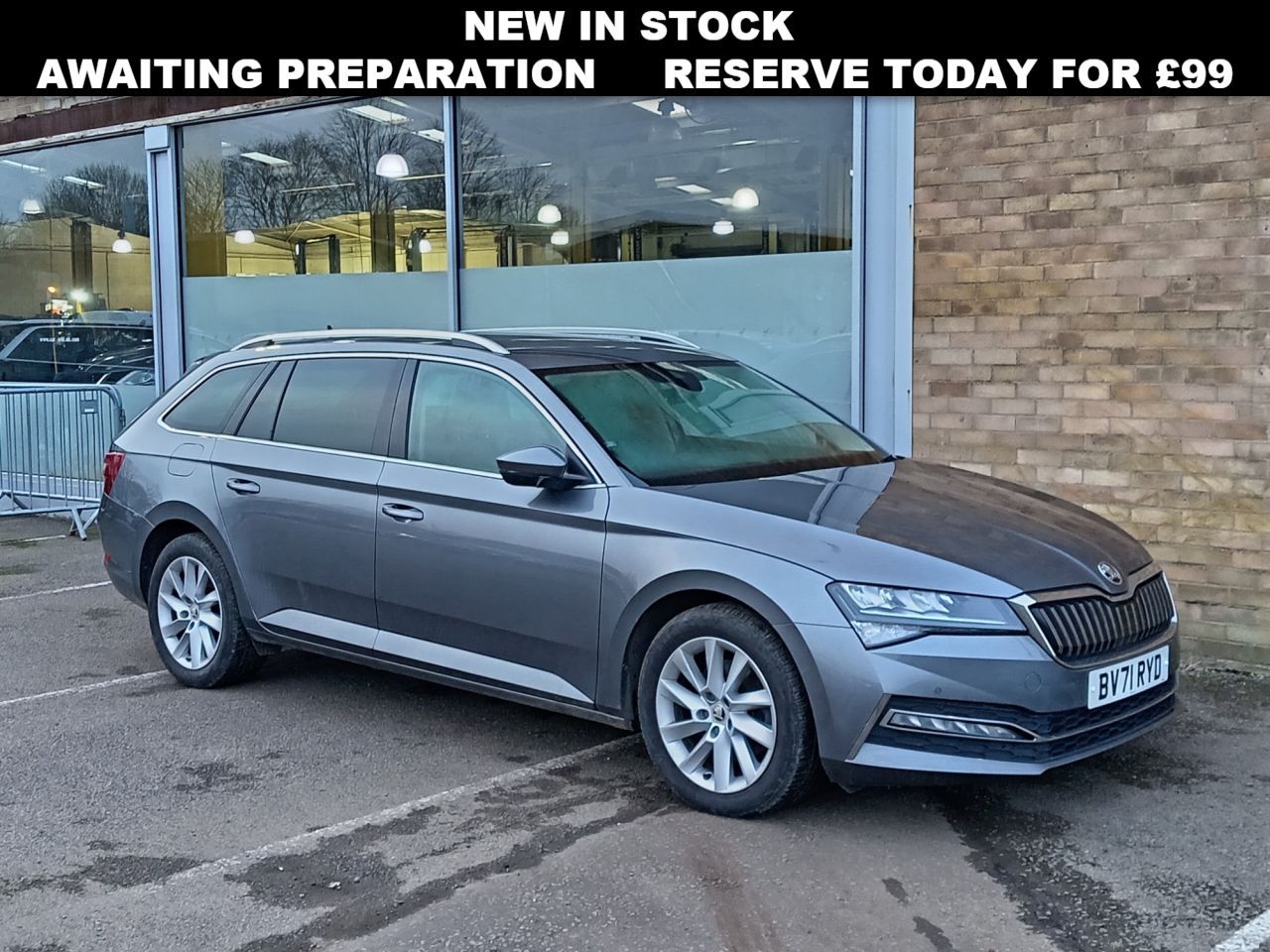 Main listing image - Skoda Superb Estate