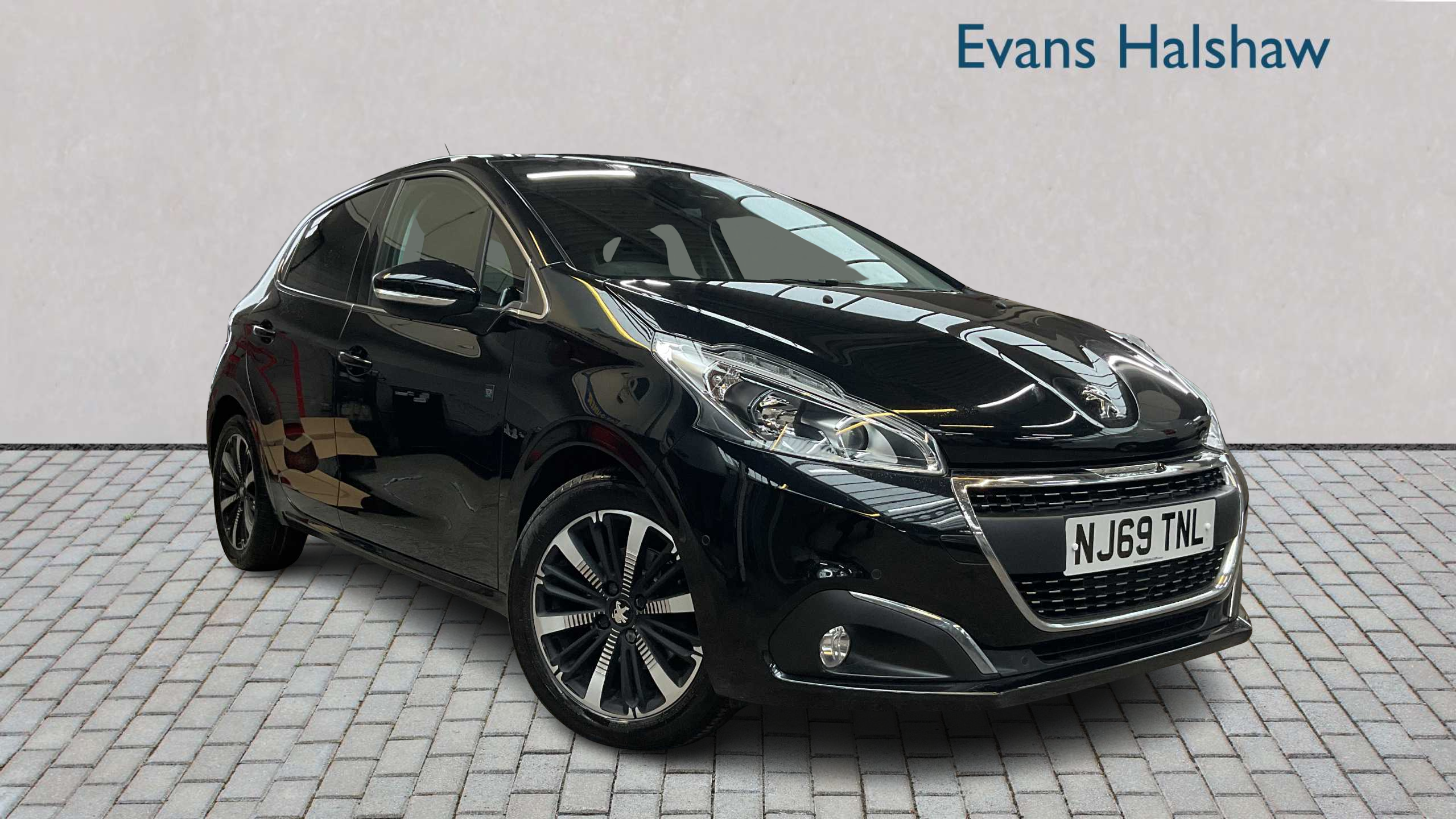 Main listing image - Peugeot 208