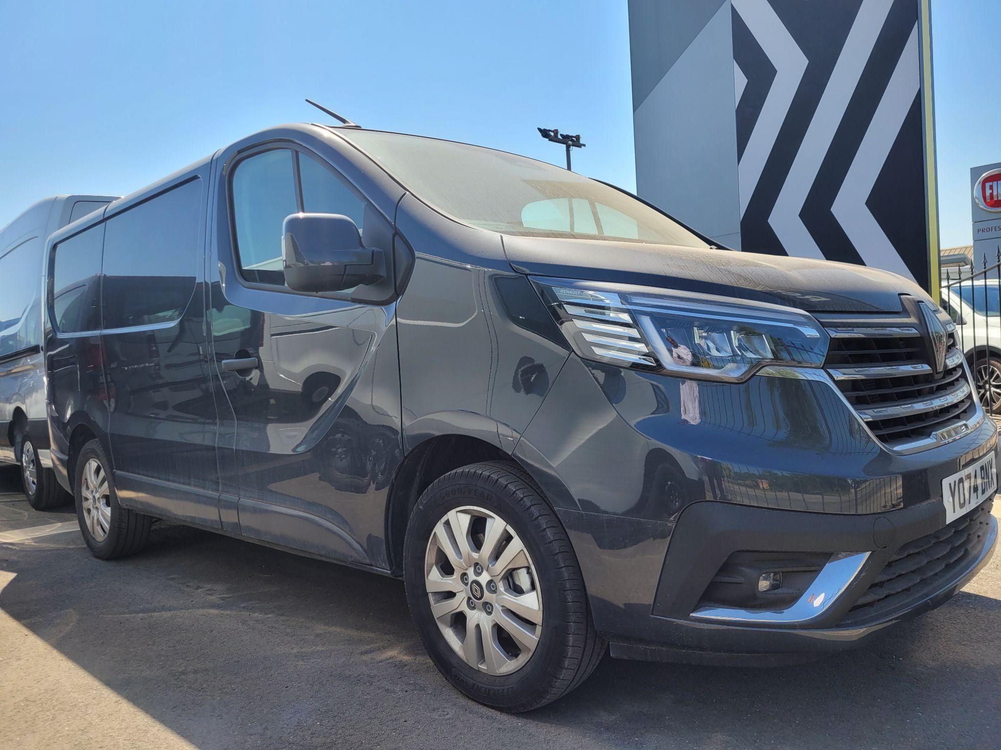 Main listing image - Renault Trafic