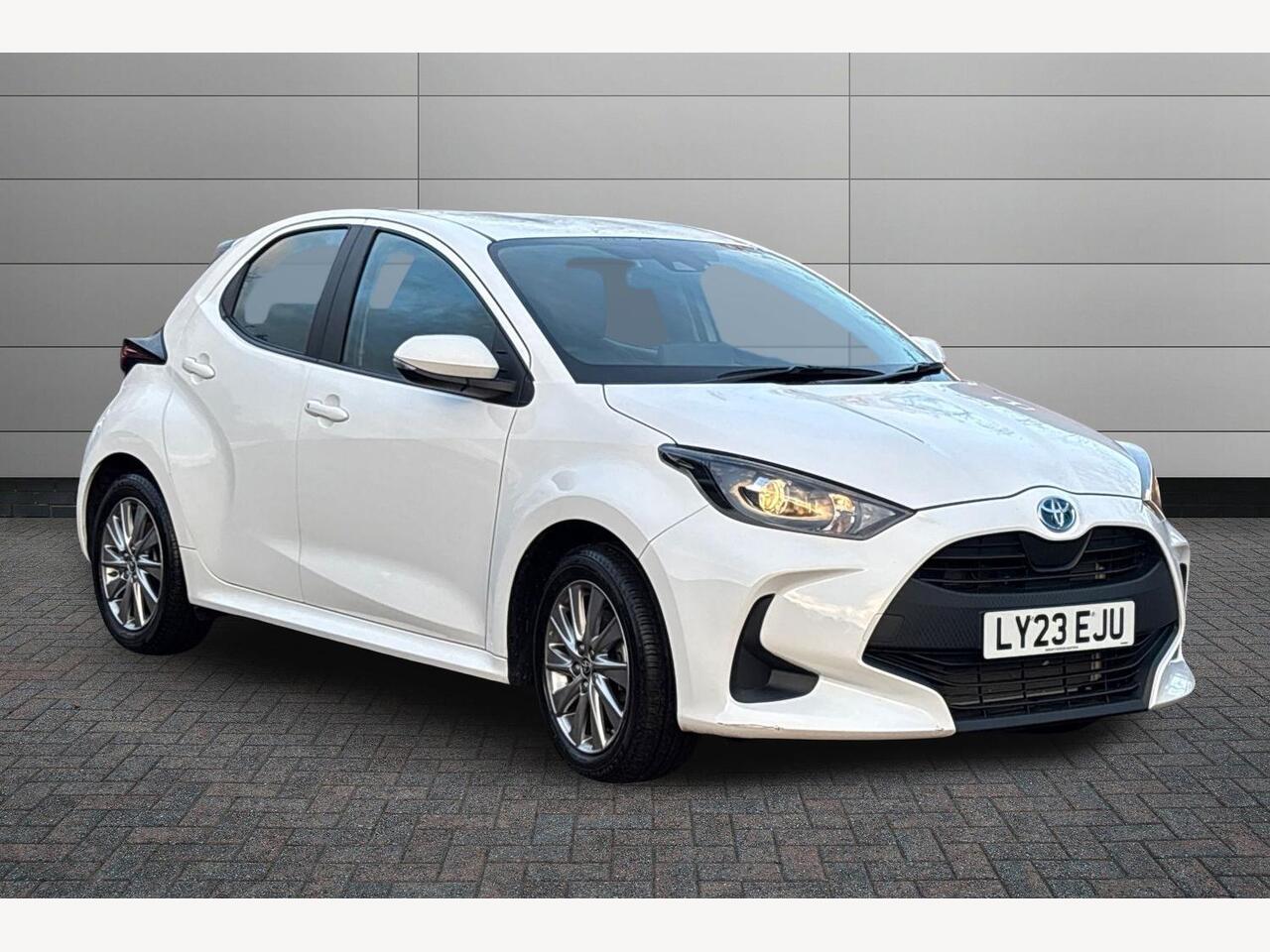 Main listing image - Toyota Yaris