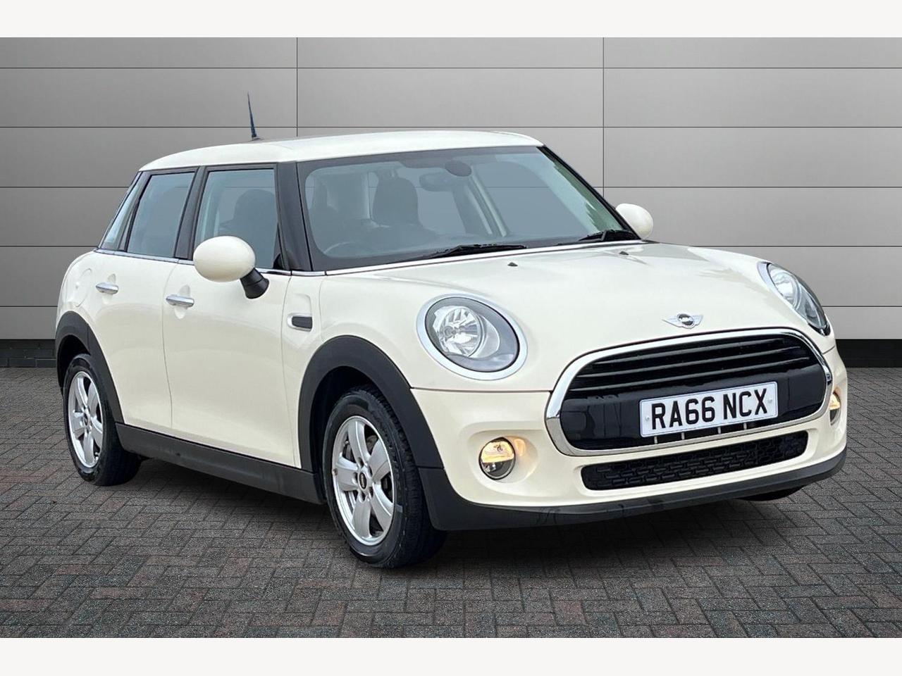 Main listing image - MINI Hatchback 5dr