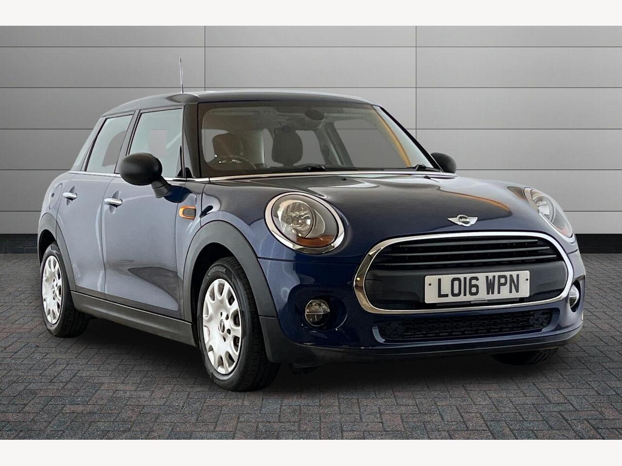 Main listing image - MINI Hatchback