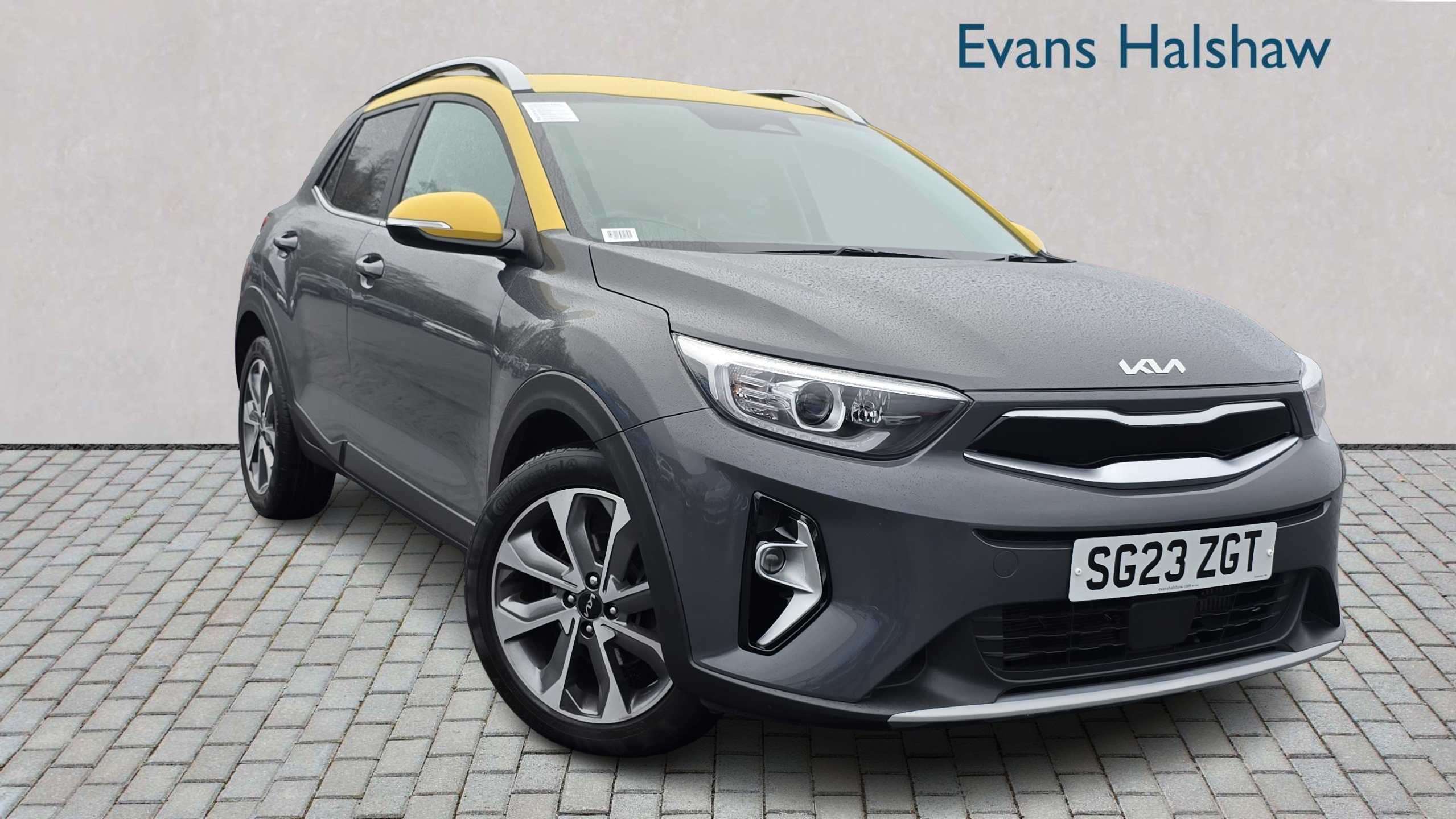 Main listing image - Kia Stonic