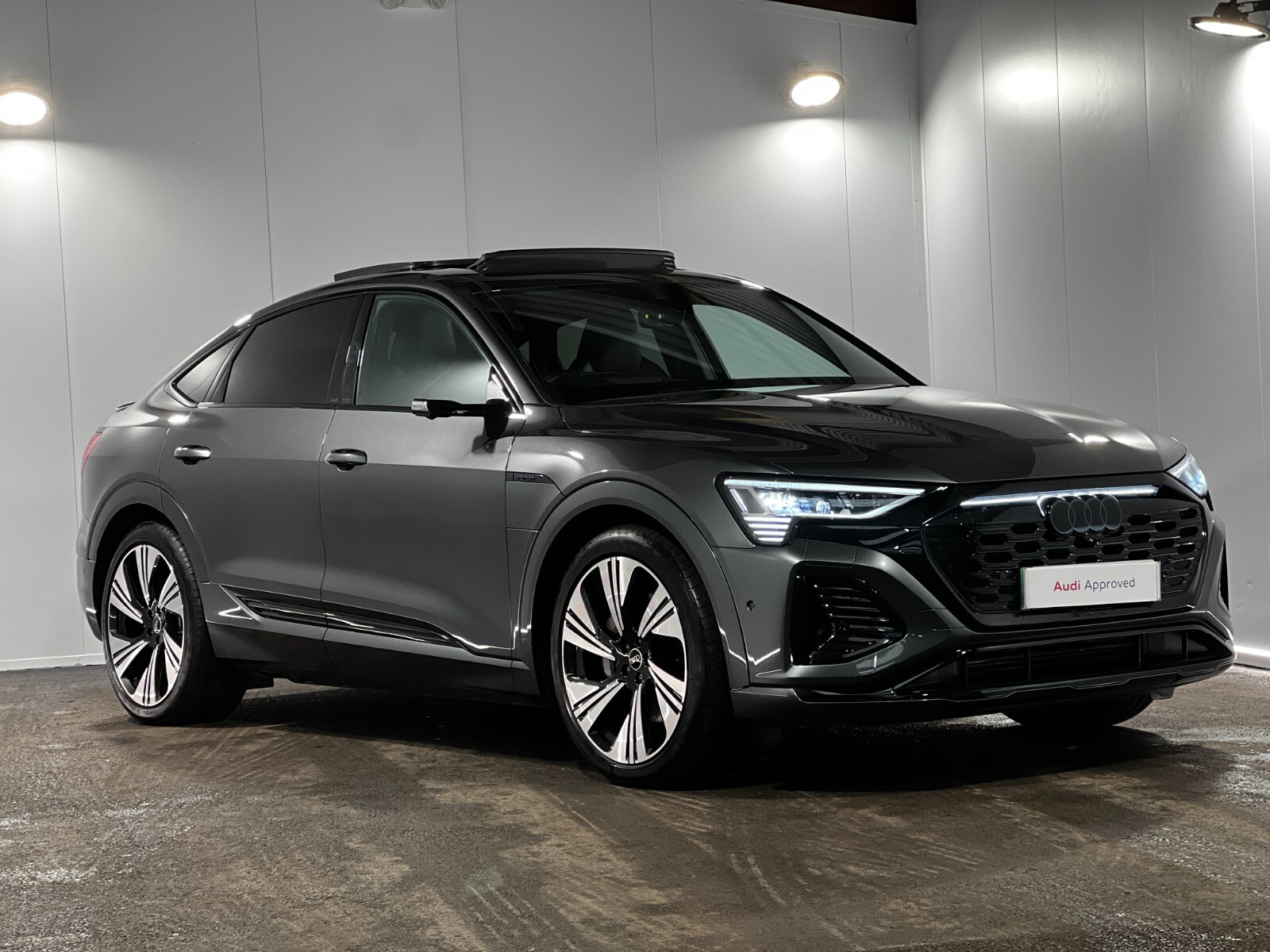 Main listing image - Audi Q8 e-tron