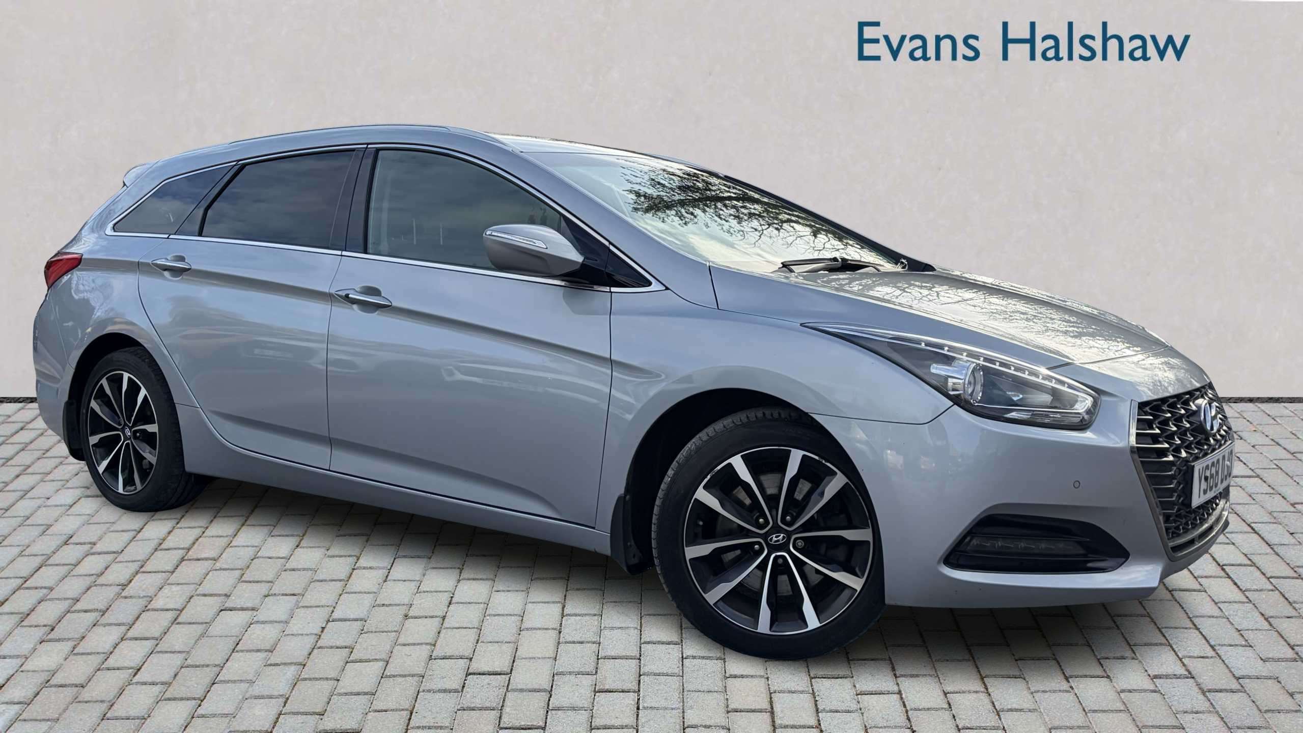 Main listing image - Hyundai i40