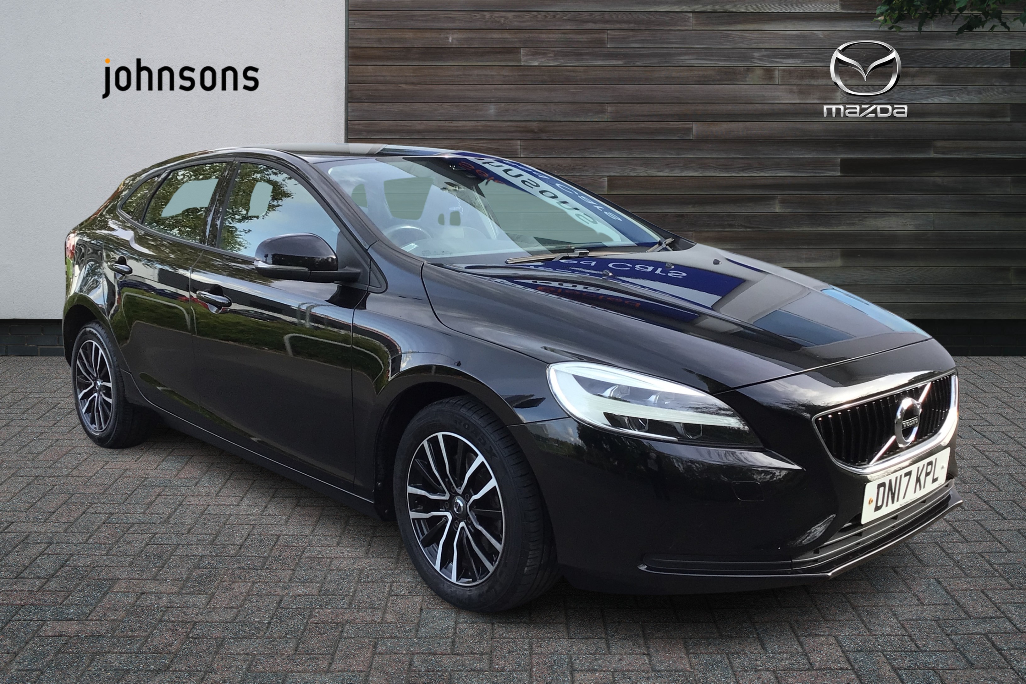 Main listing image - Volvo V40