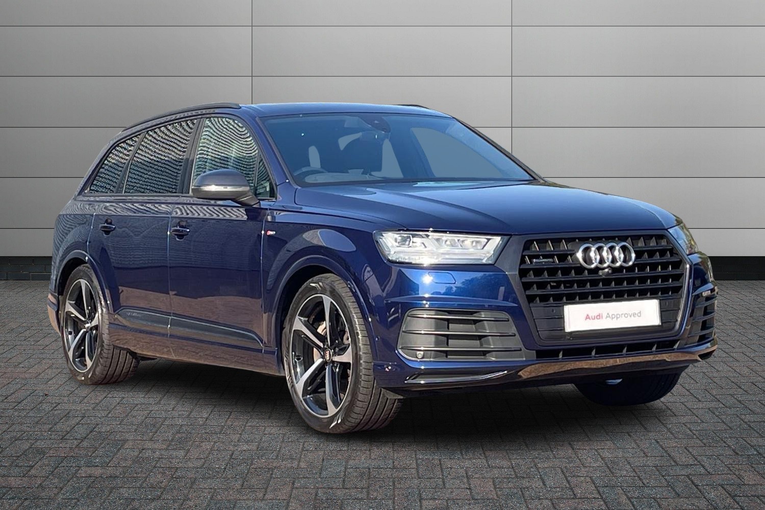 Main listing image - Audi Q7