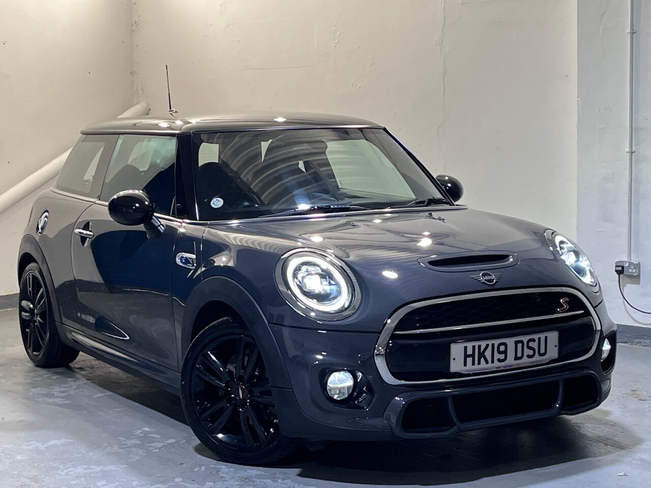 Main listing image - MINI Hatchback