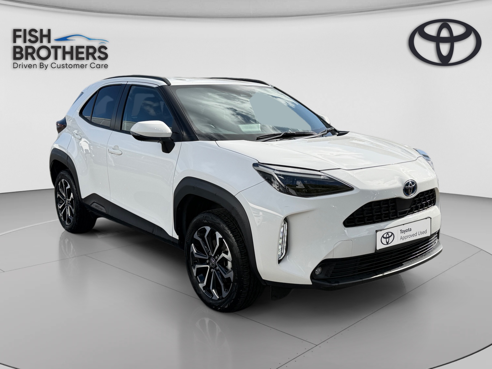 Main listing image - Toyota Yaris Cross