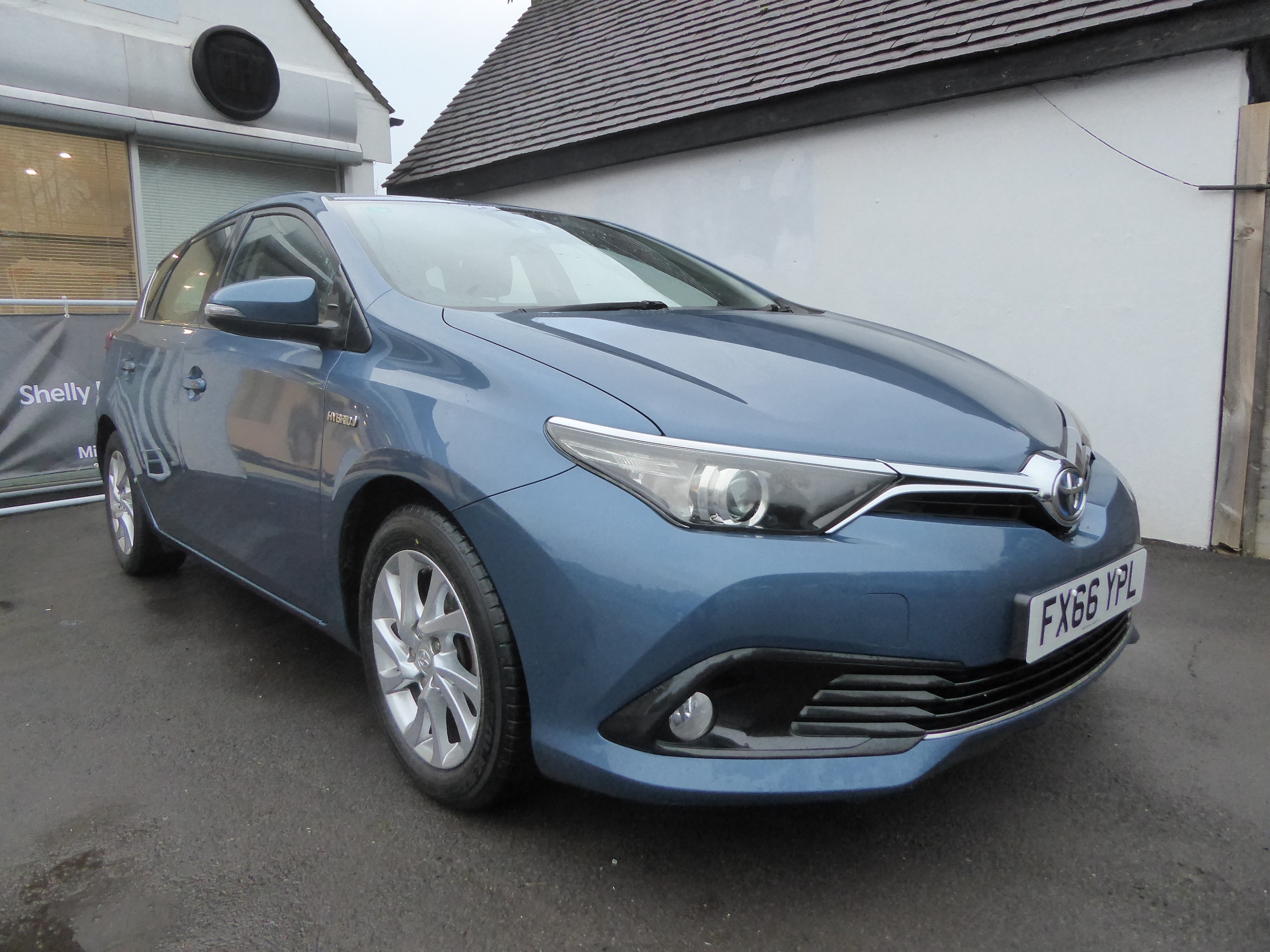 Main listing image - Toyota Auris