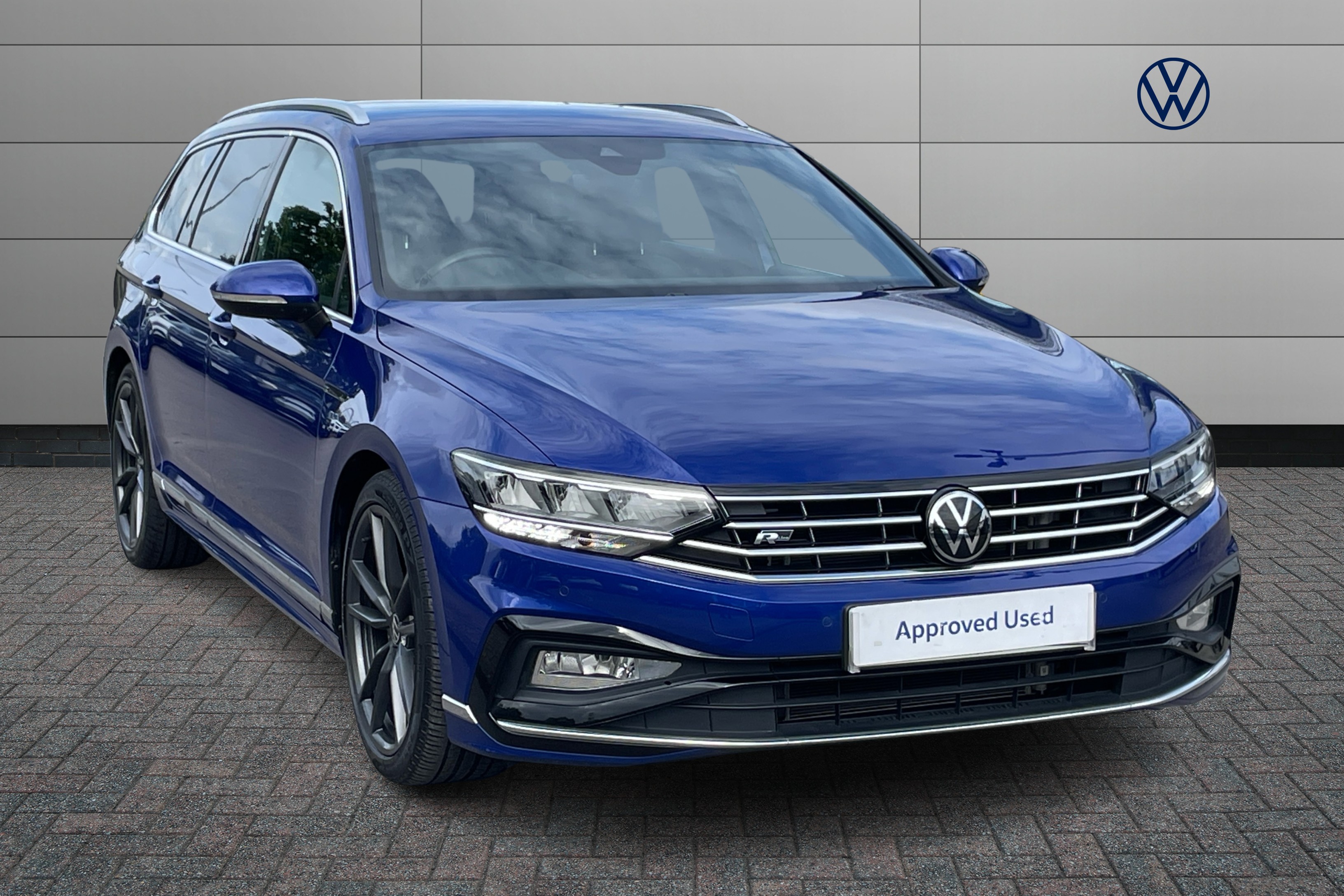 Main listing image - Volkswagen Passat