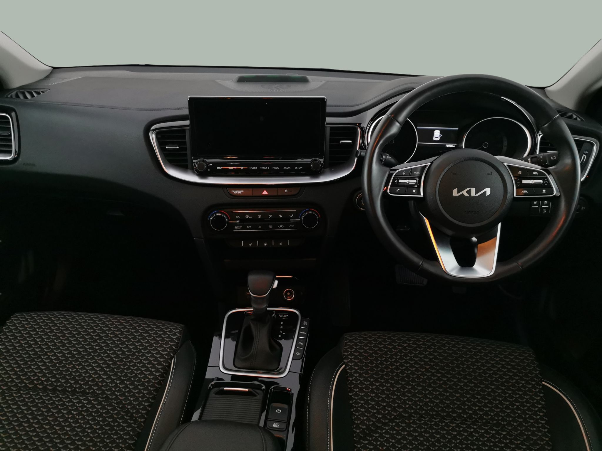 Main listing image - Kia XCeed