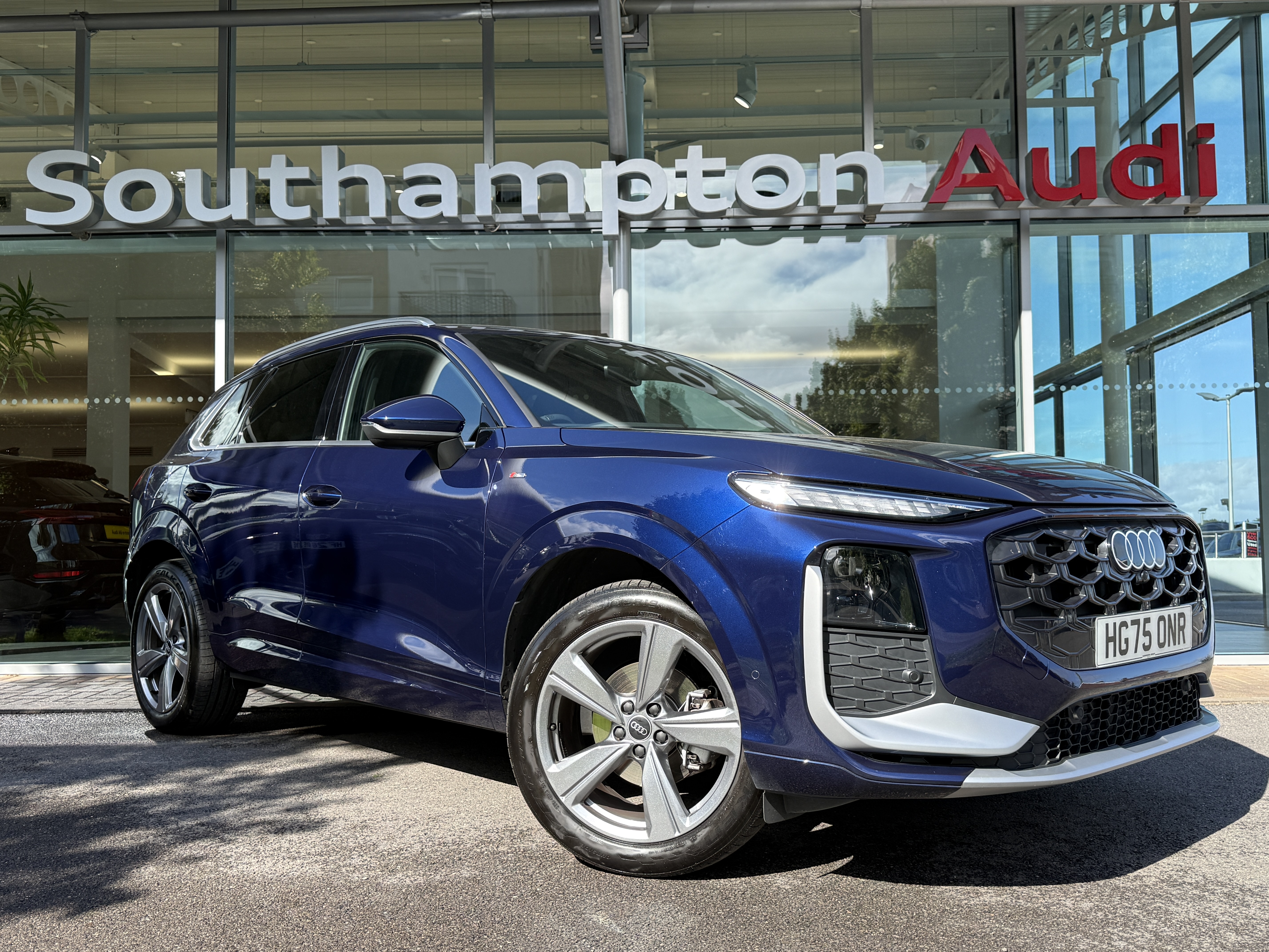 Main listing image - Audi Q3
