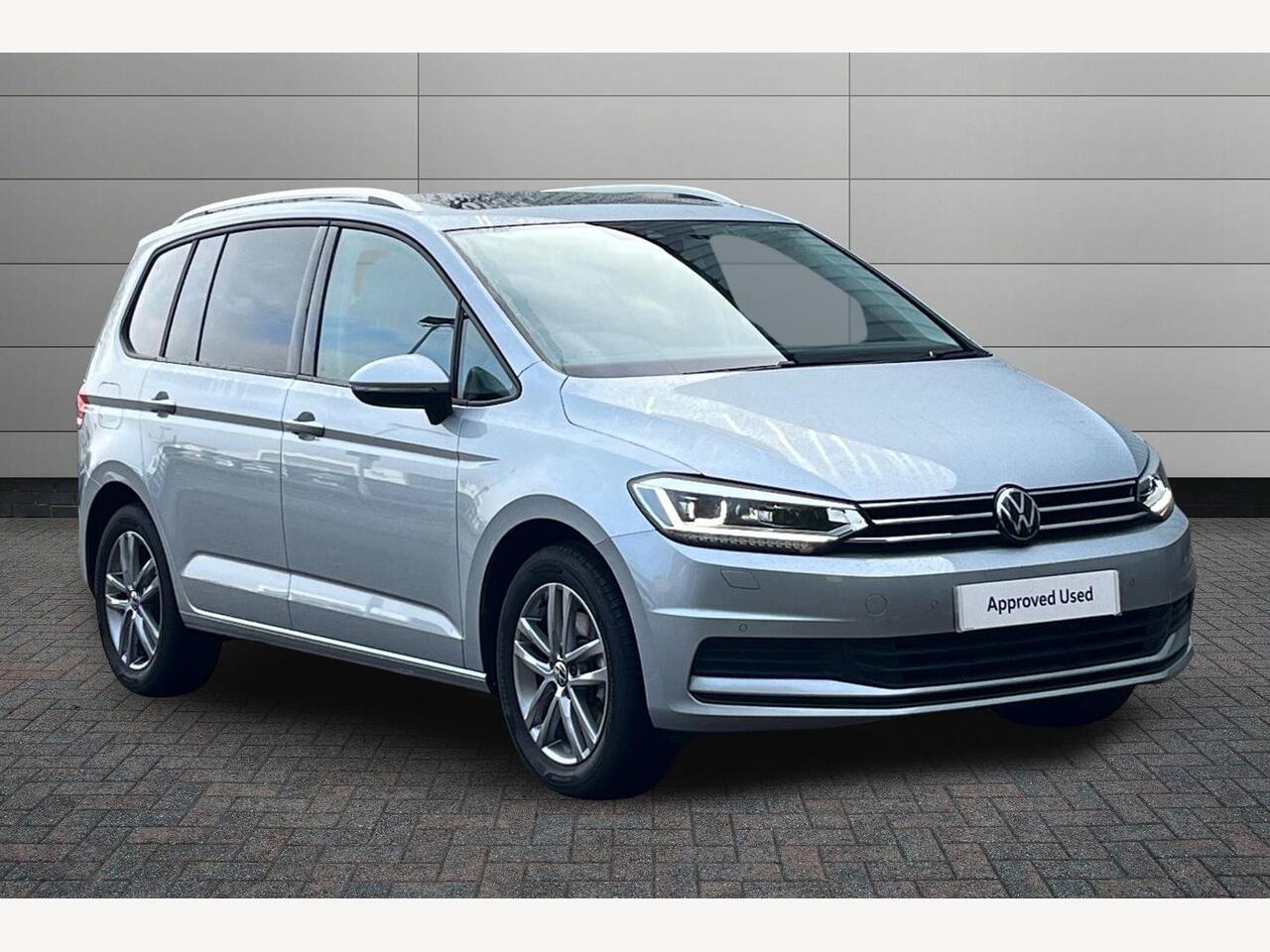 Main listing image - Volkswagen Touran