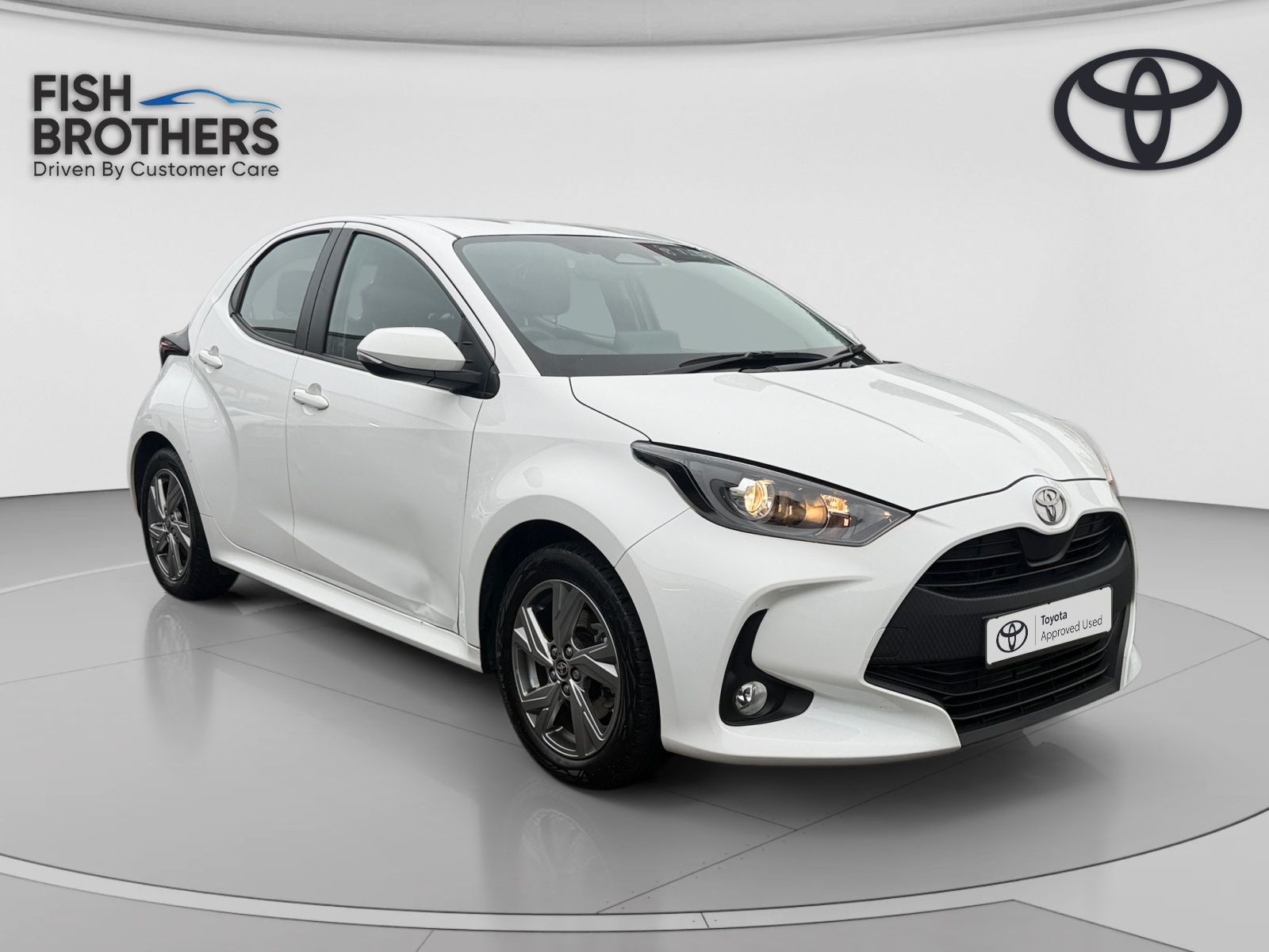 Main listing image - Toyota Yaris