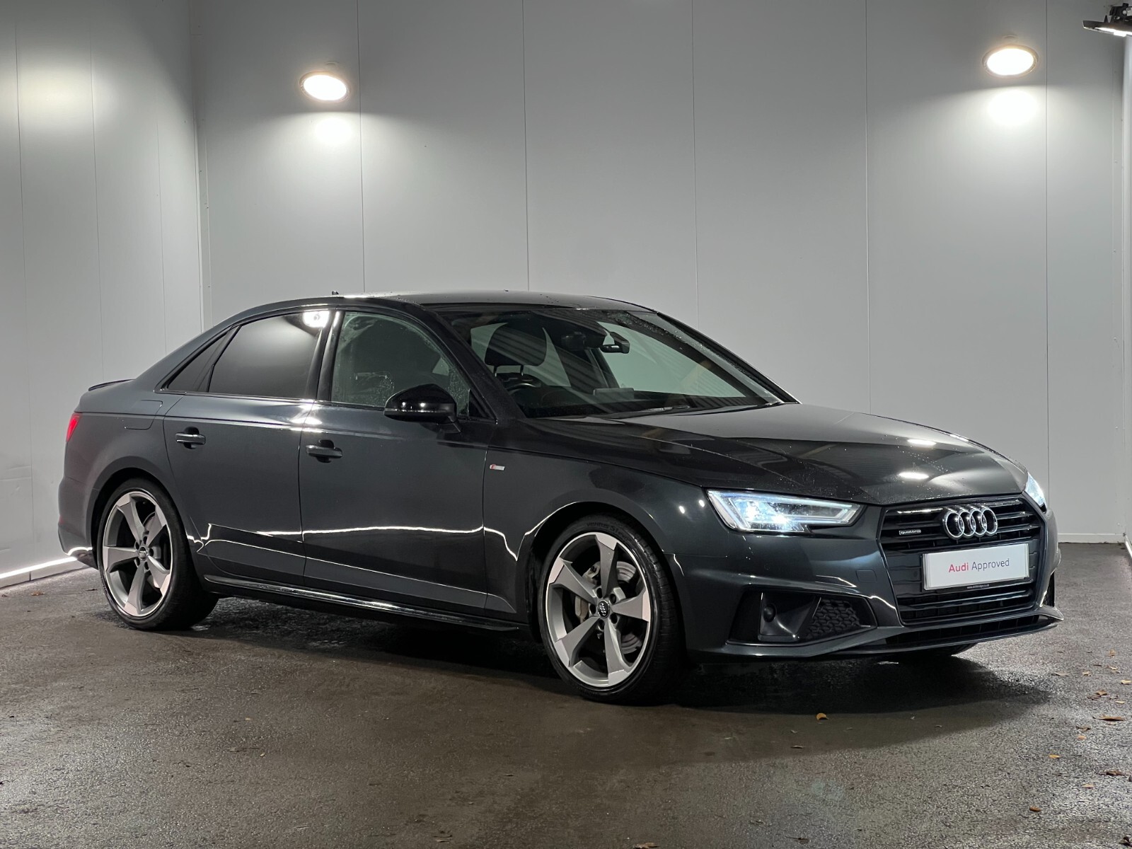 Main listing image - Audi A4