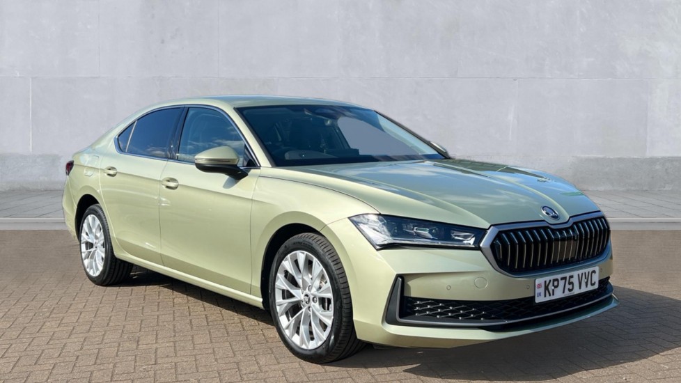 Main listing image - Skoda Superb