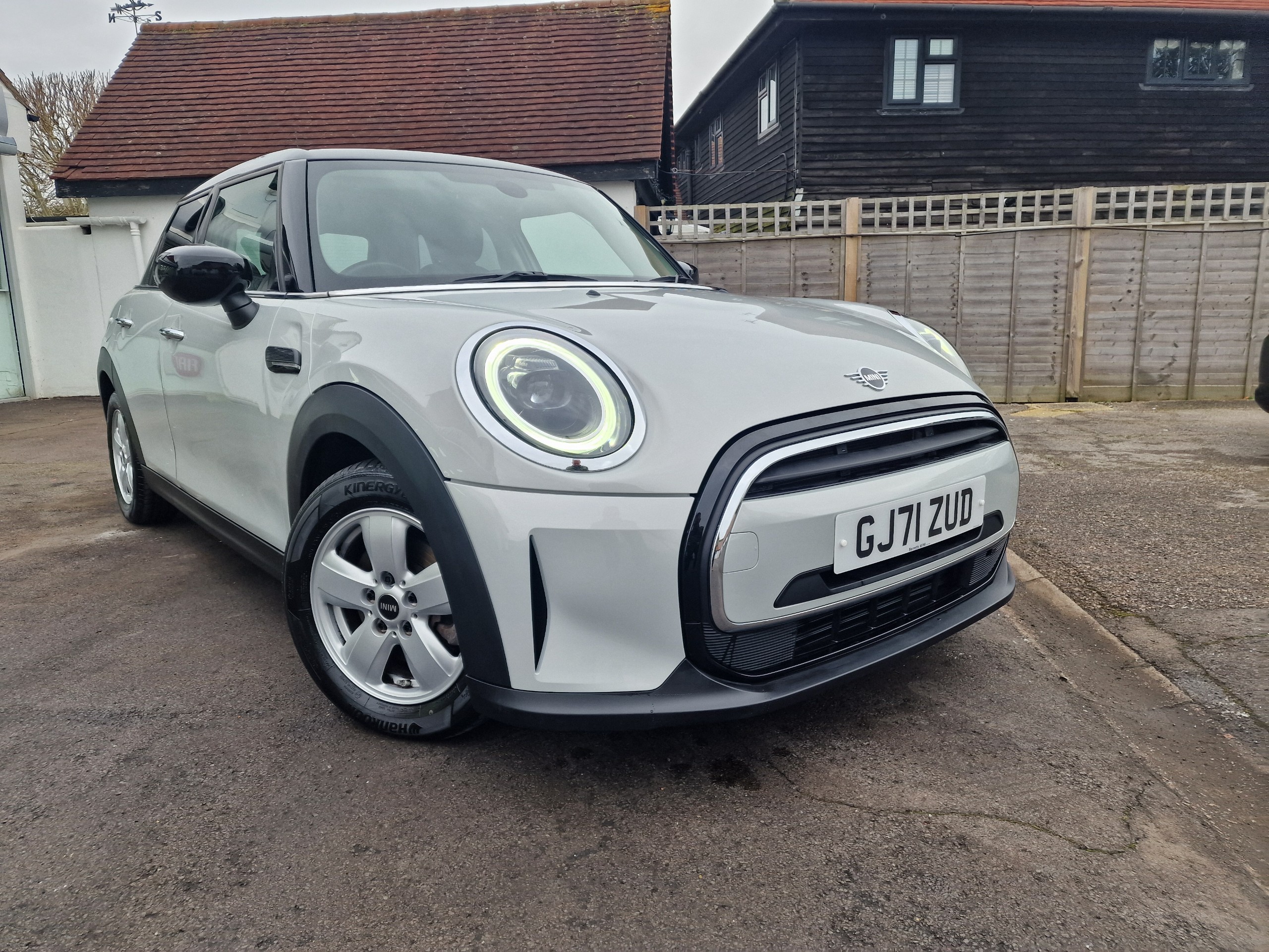 Main listing image - MINI Hatchback 5dr