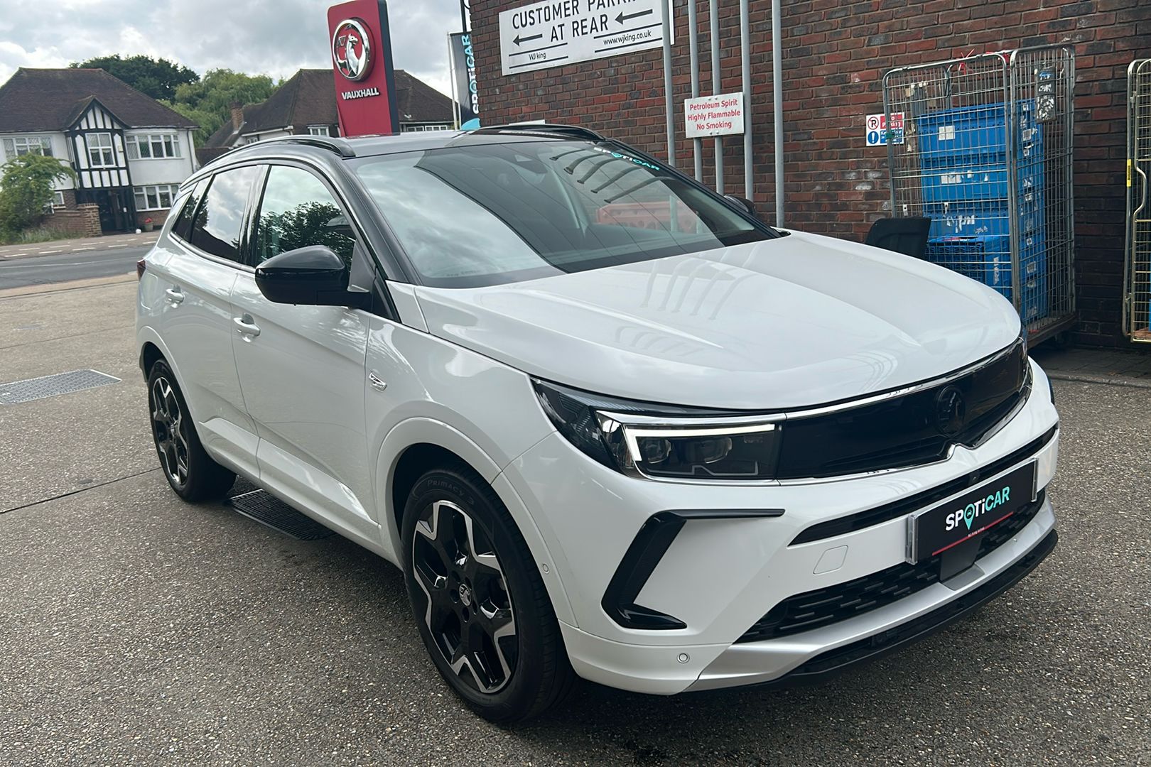 Main listing image - Vauxhall Grandland