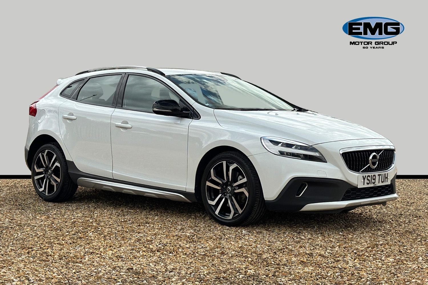 Main listing image - Volvo V40 Cross Country