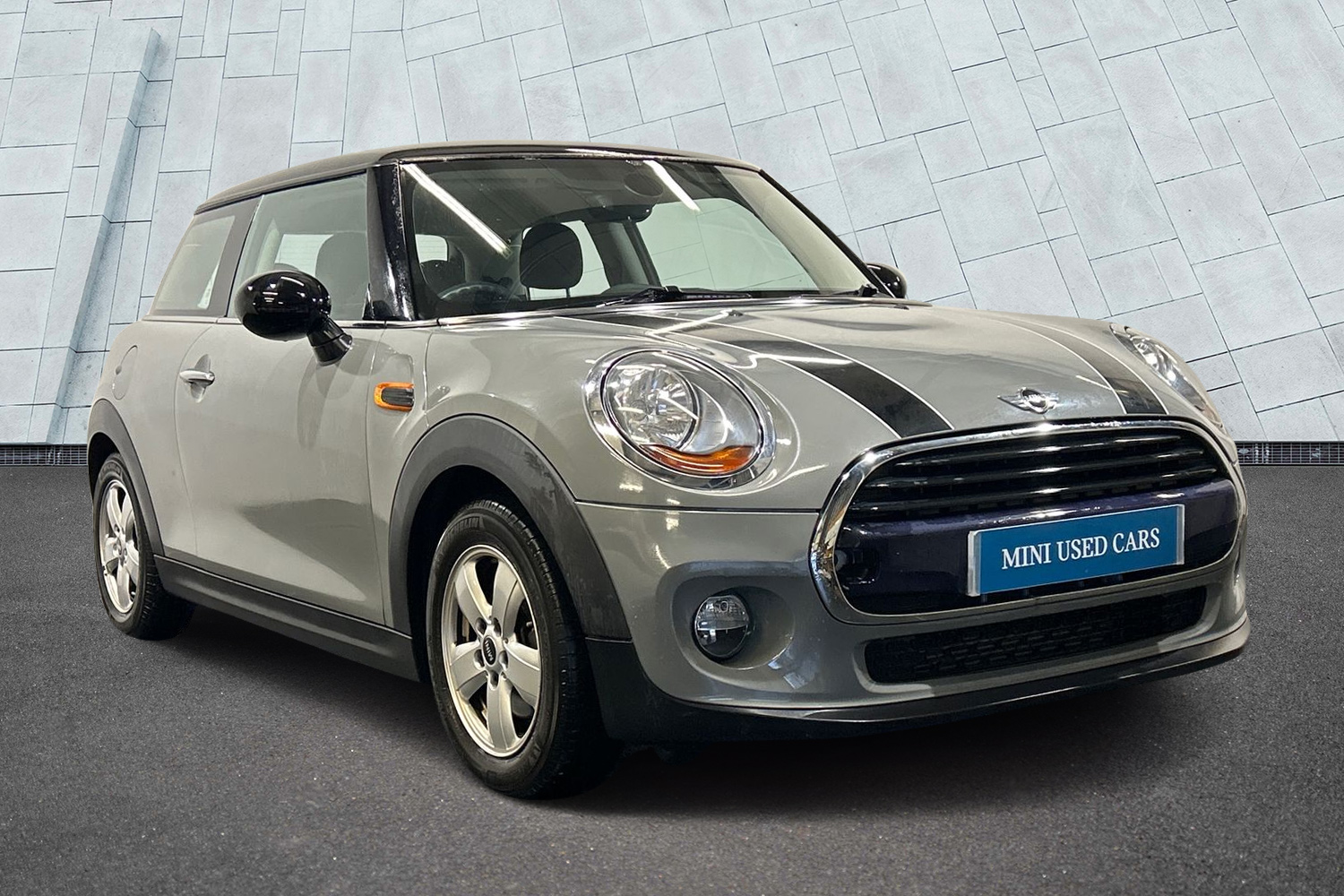 Main listing image - MINI Hatchback