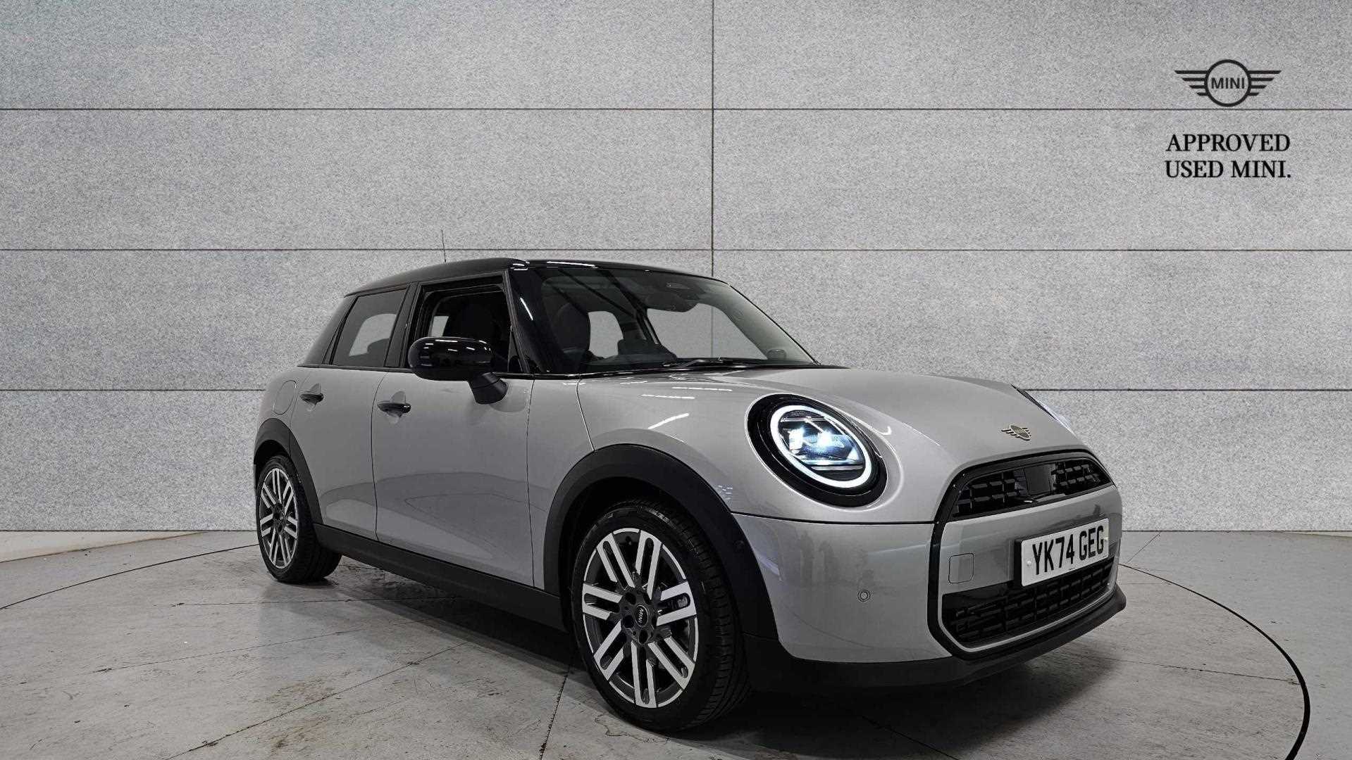 Main listing image - MINI Hatchback 5dr