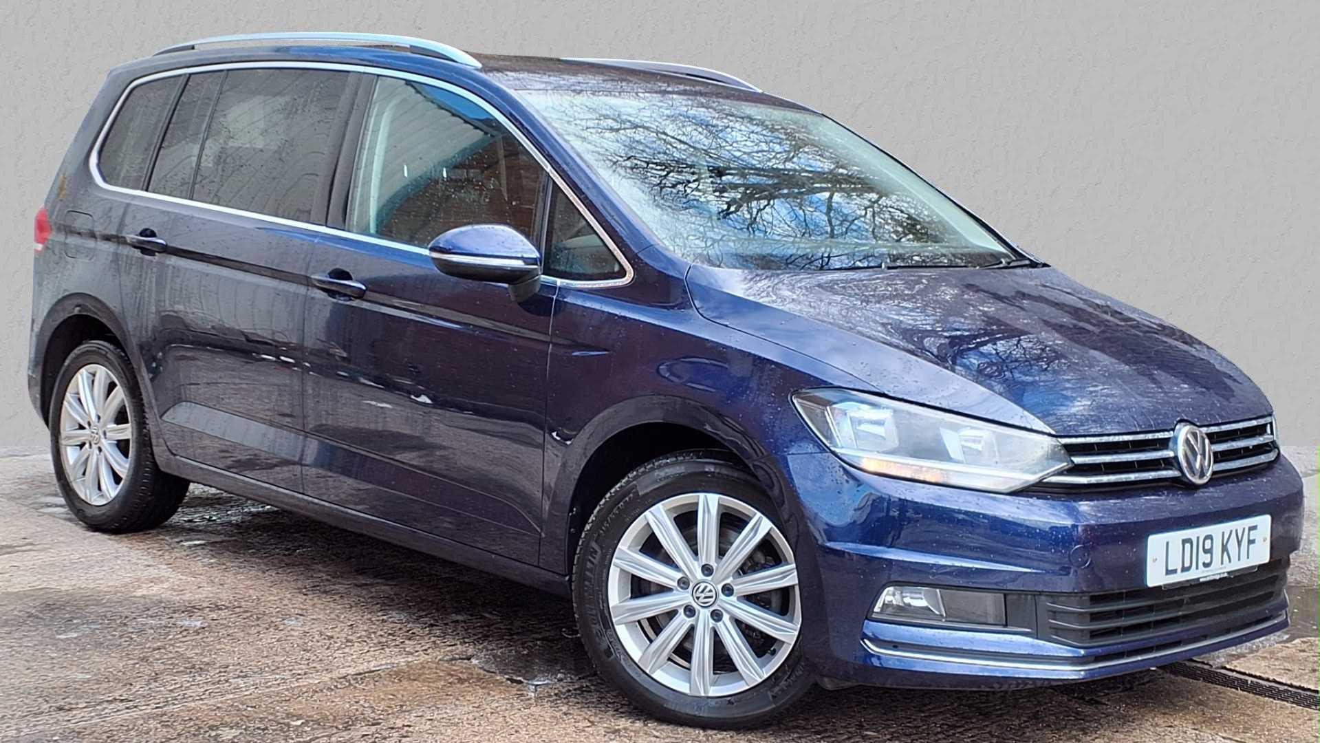 Main listing image - Volkswagen Touran