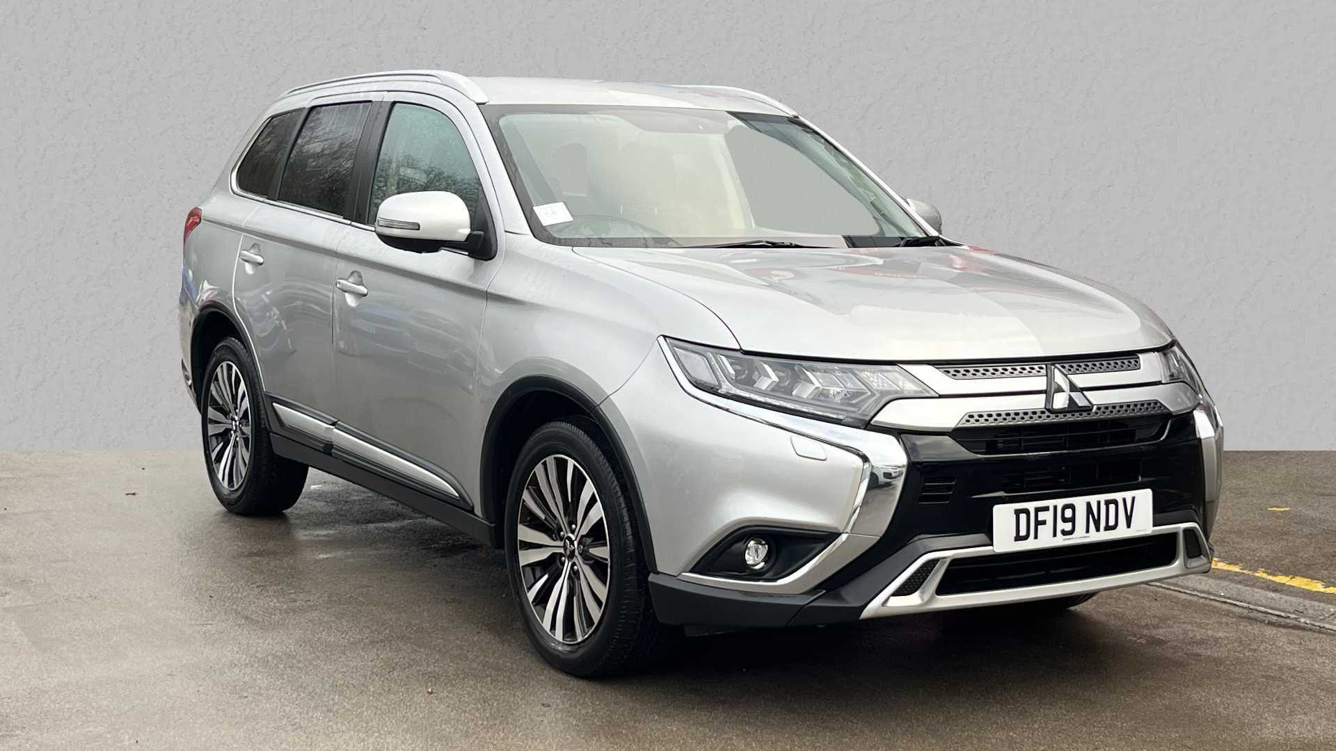 Main listing image - Mitsubishi Outlander