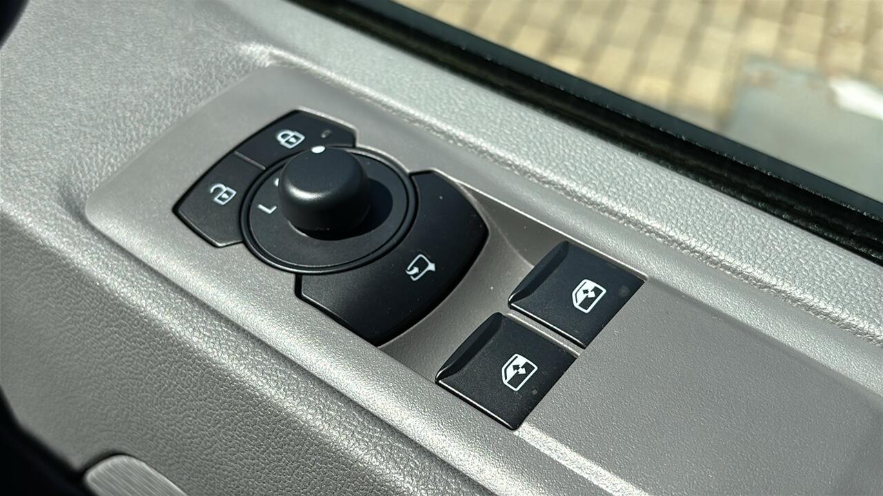 Main listing image - Volkswagen Transporter