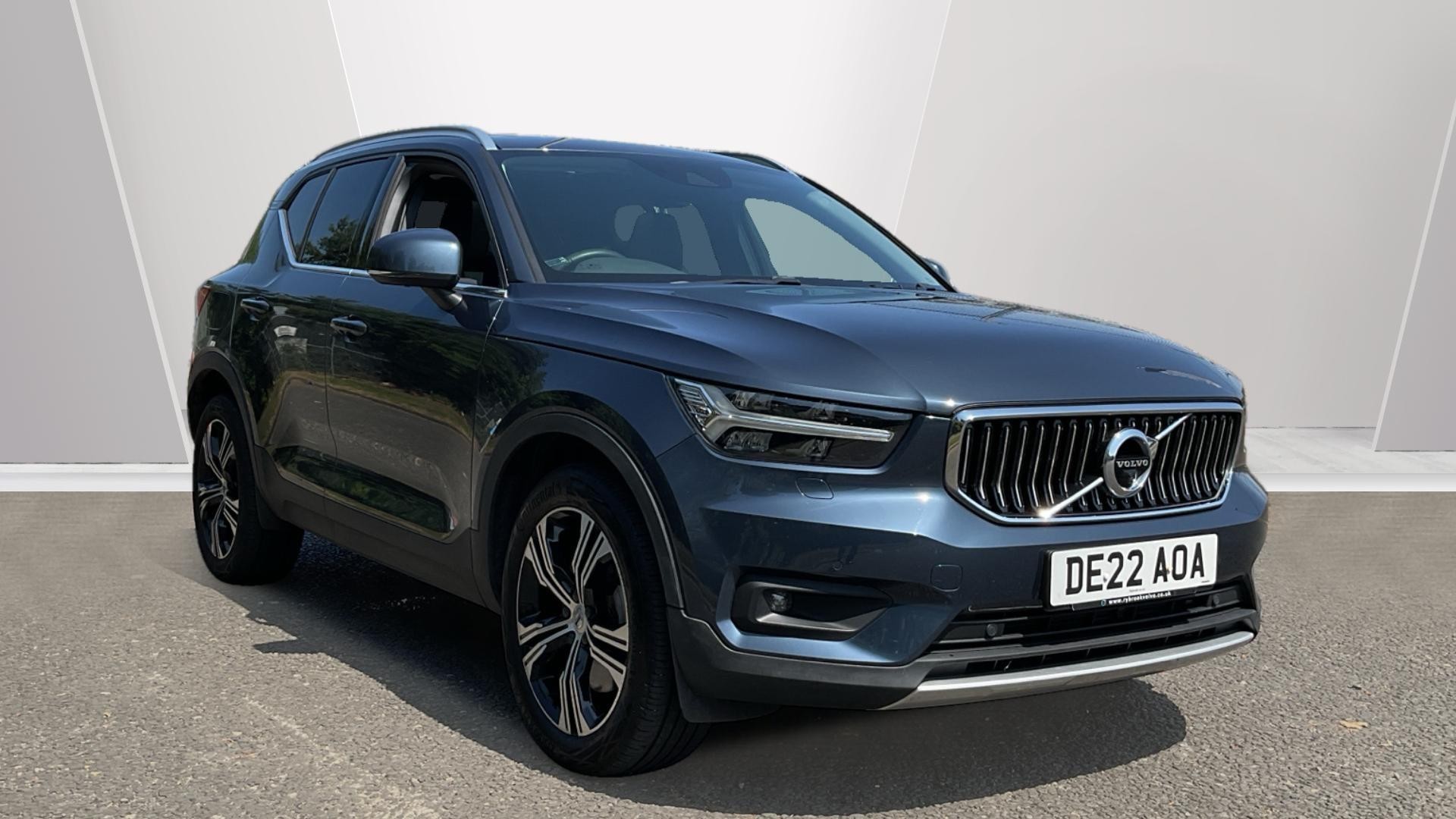 Main listing image - Volvo XC40 Recharge