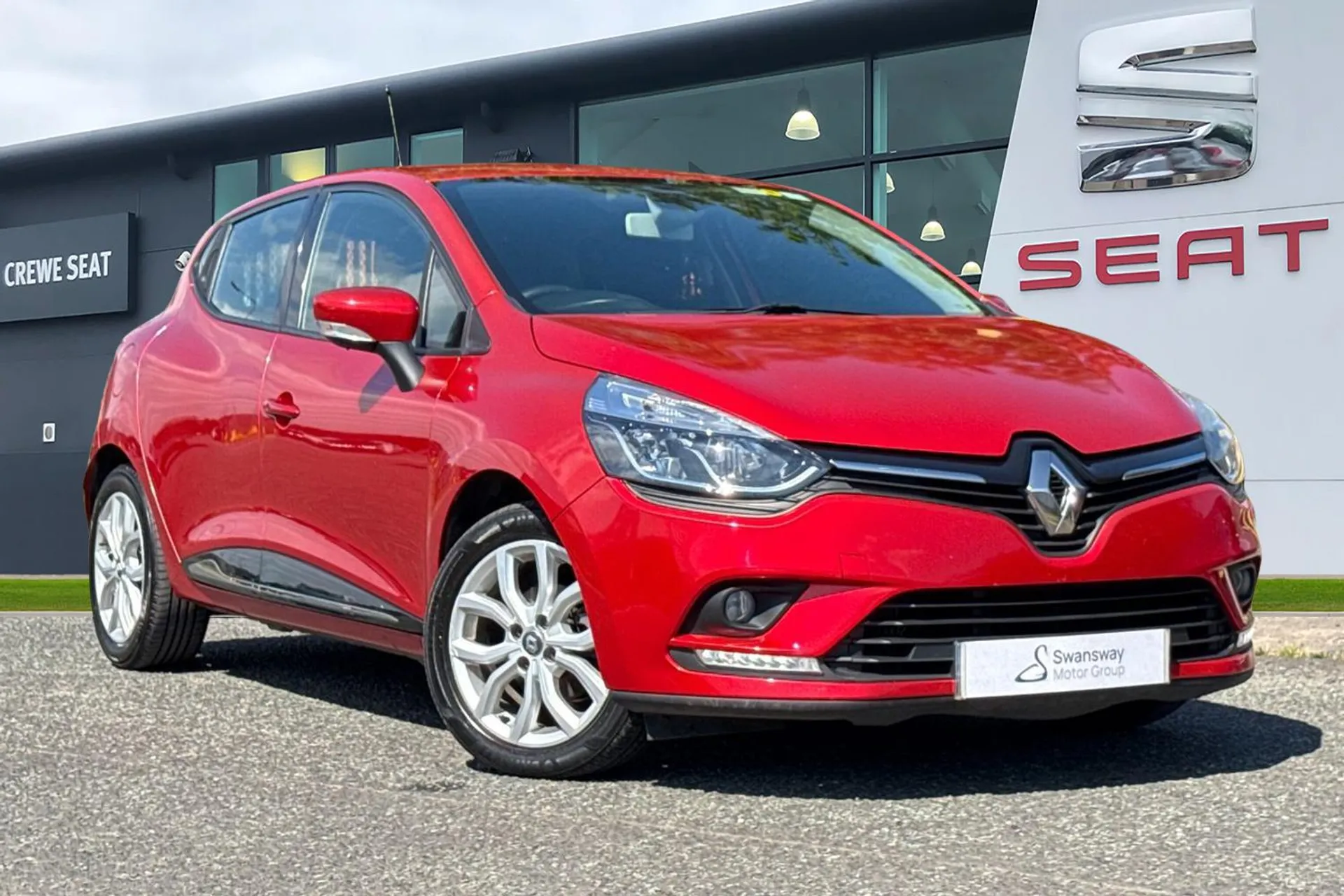Main listing image - Renault Clio