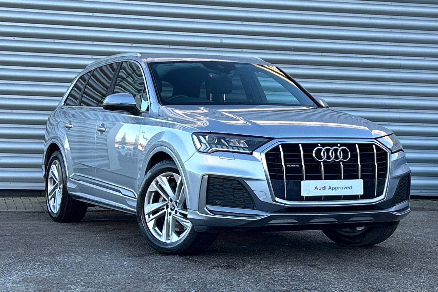 Main listing image - Audi Q7