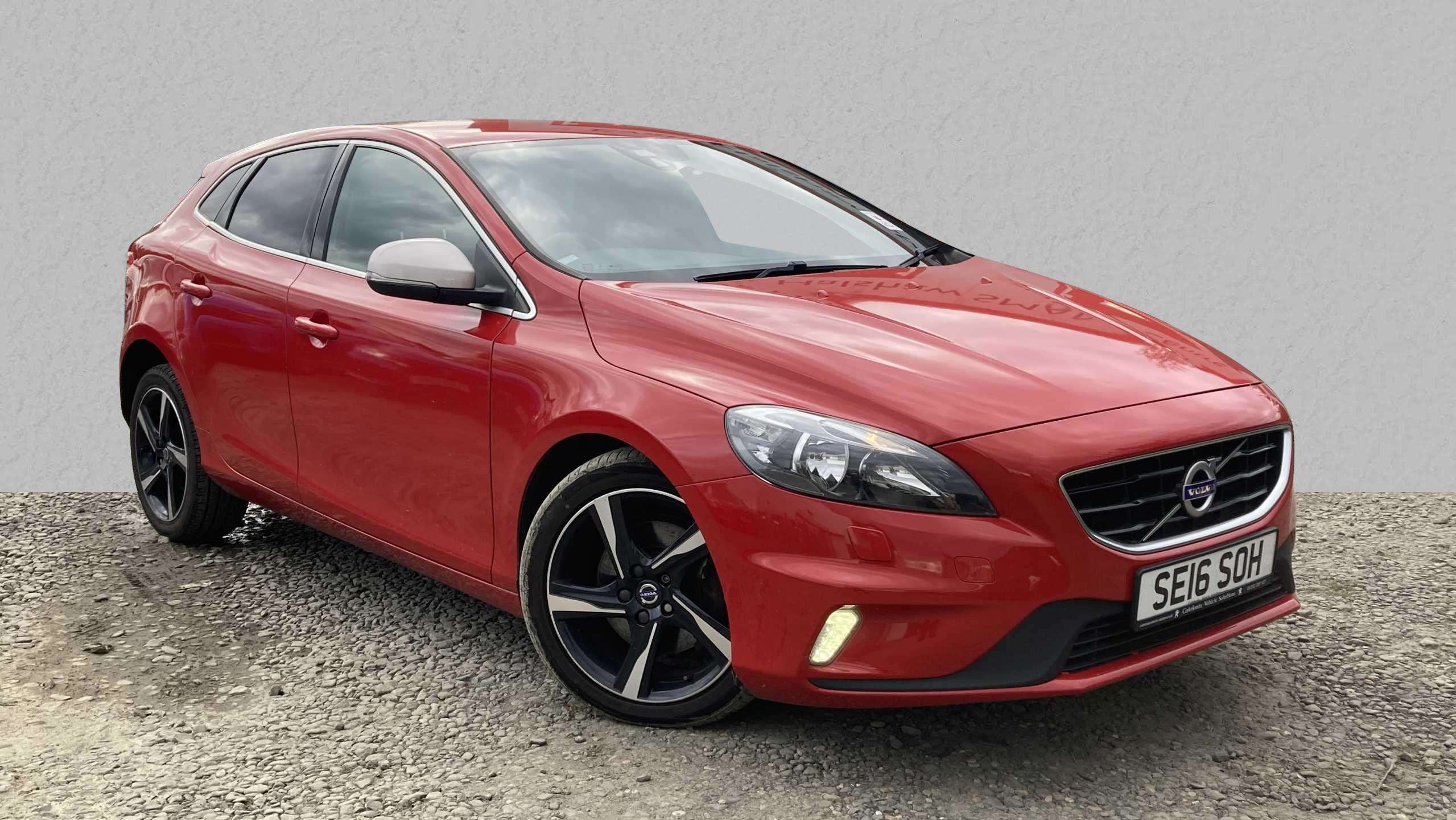 Main listing image - Volvo V40