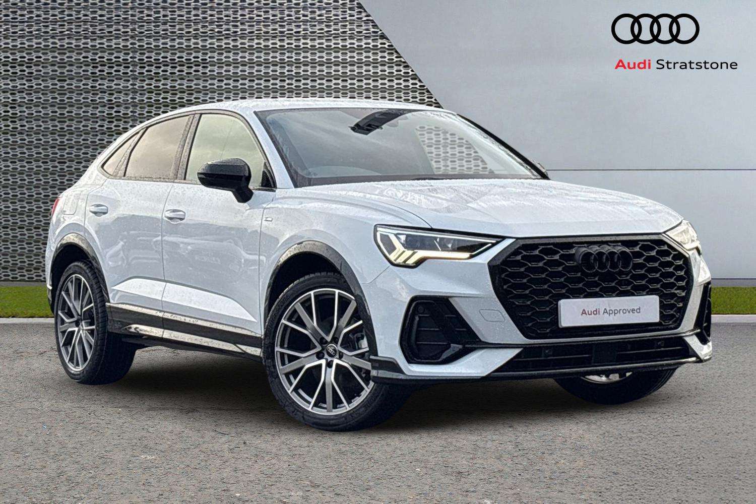 Main listing image - Audi Q3
