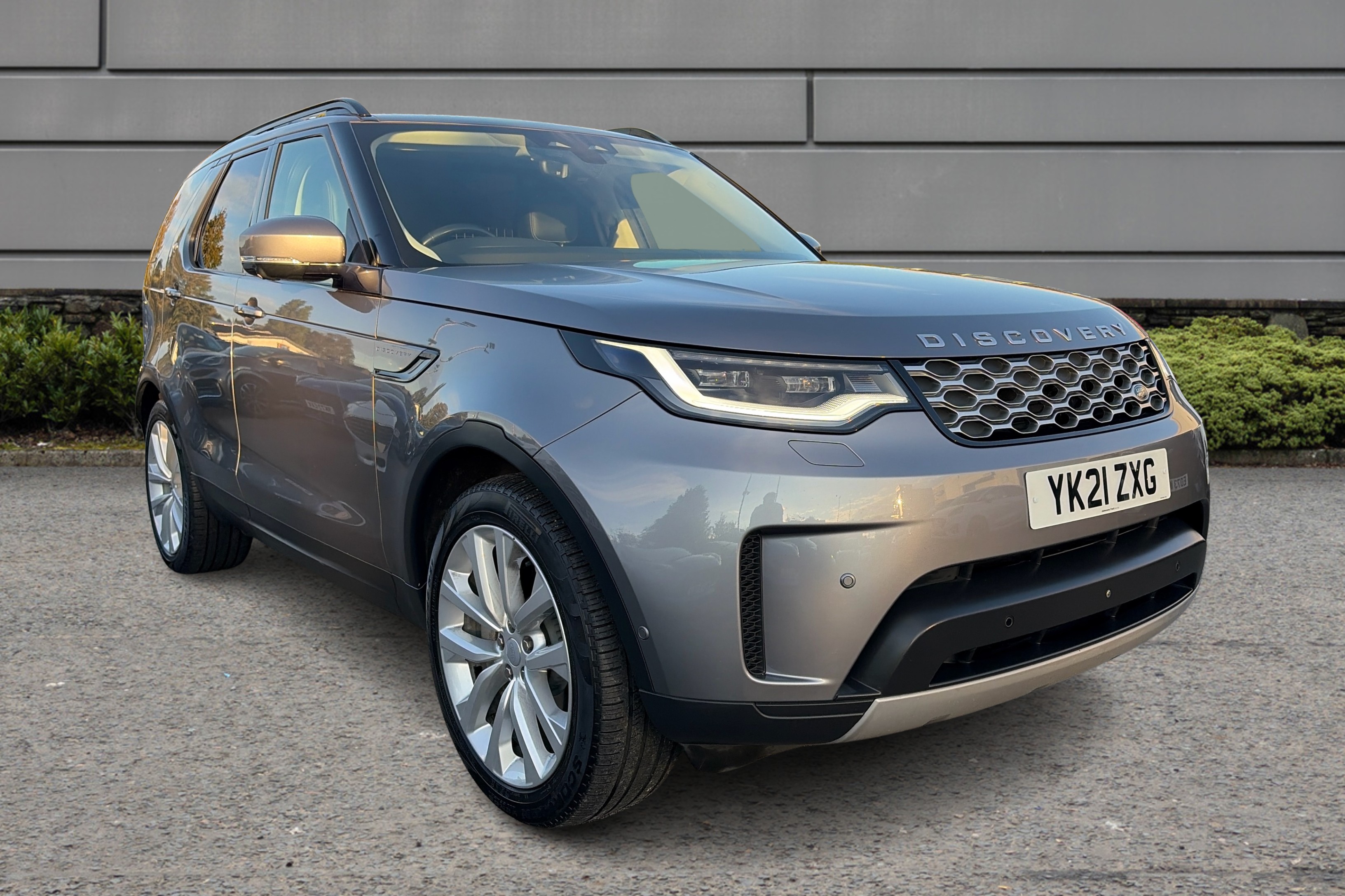 Main listing image - Land Rover Discovery