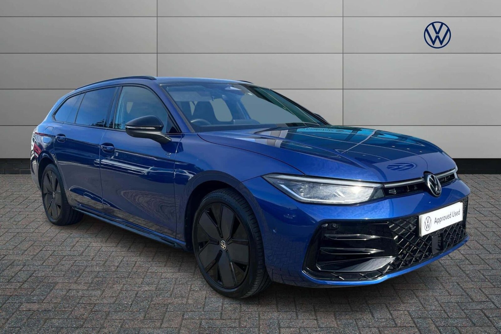 Main listing image - Volkswagen Passat