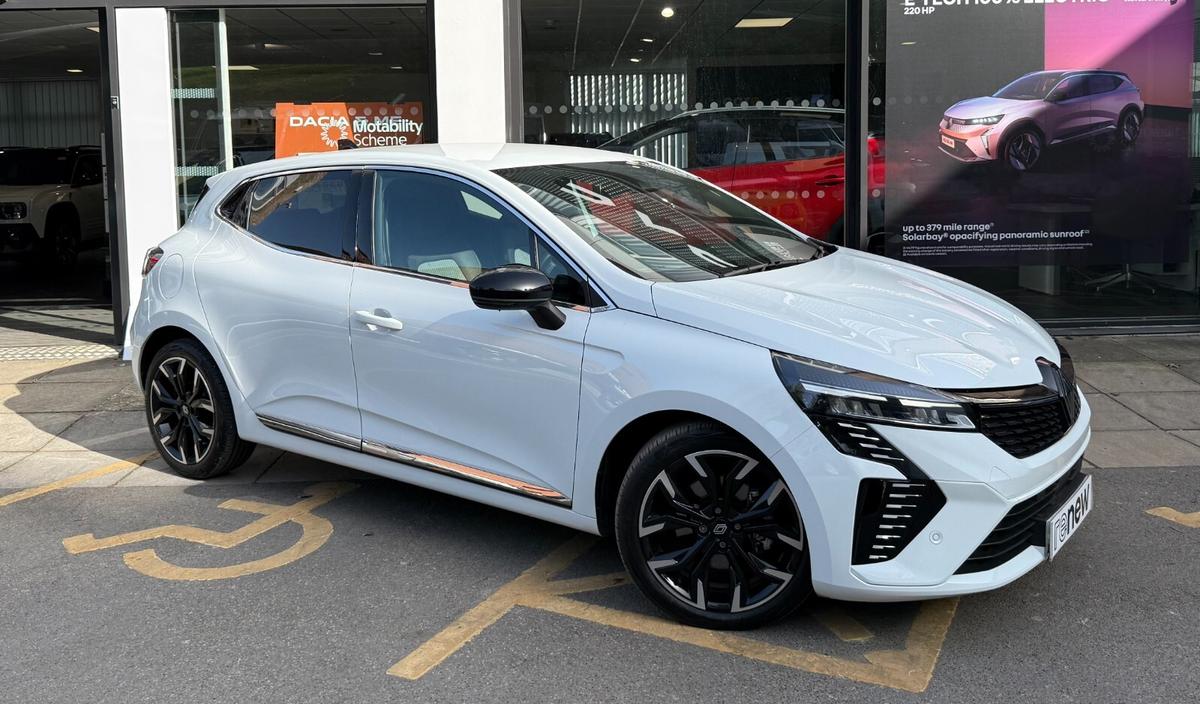 Main listing image - Renault Clio