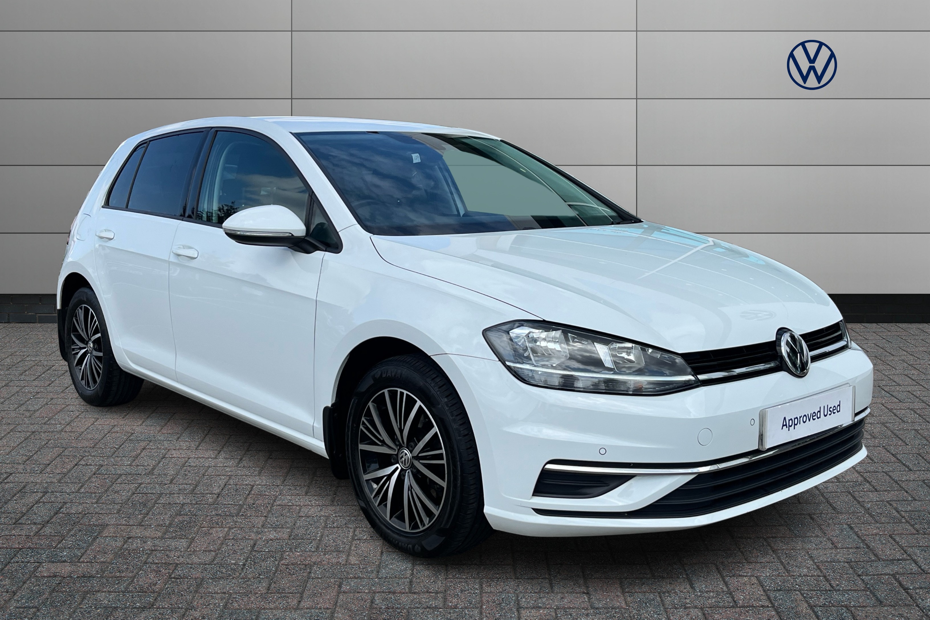 Main listing image - Volkswagen Golf