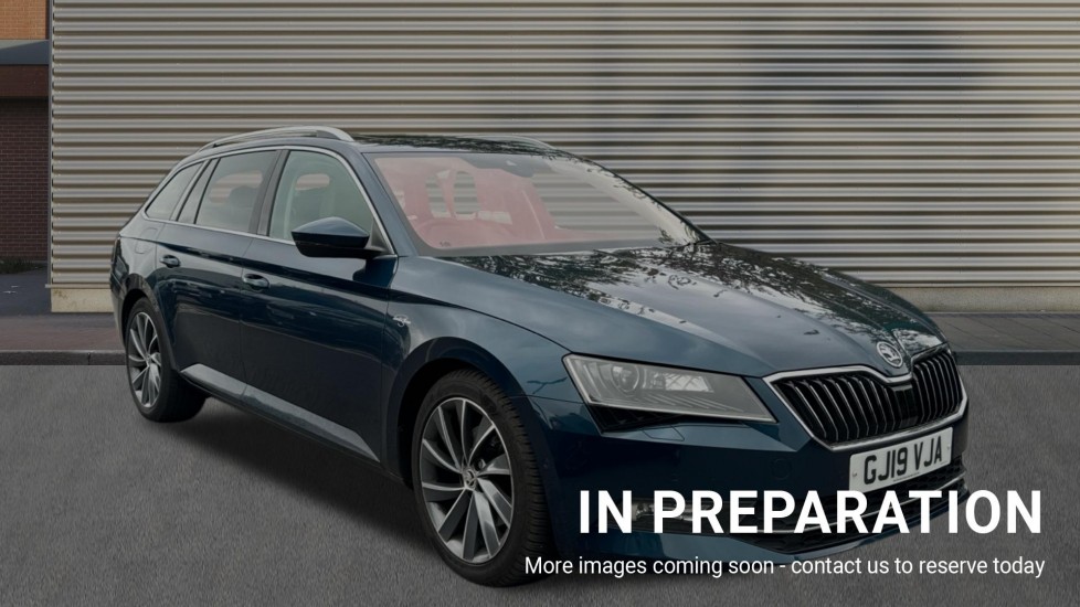 Main listing image - Skoda Superb