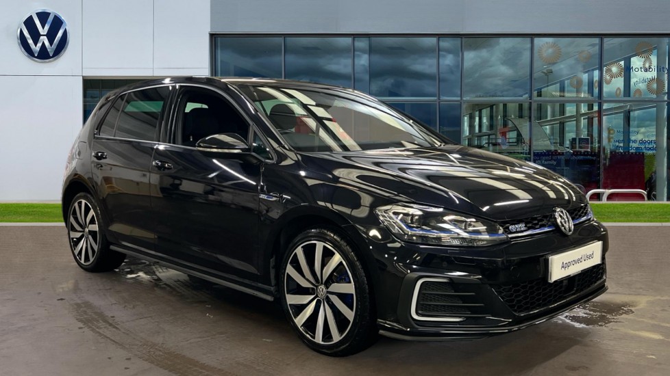 Main listing image - Volkswagen Golf GTE