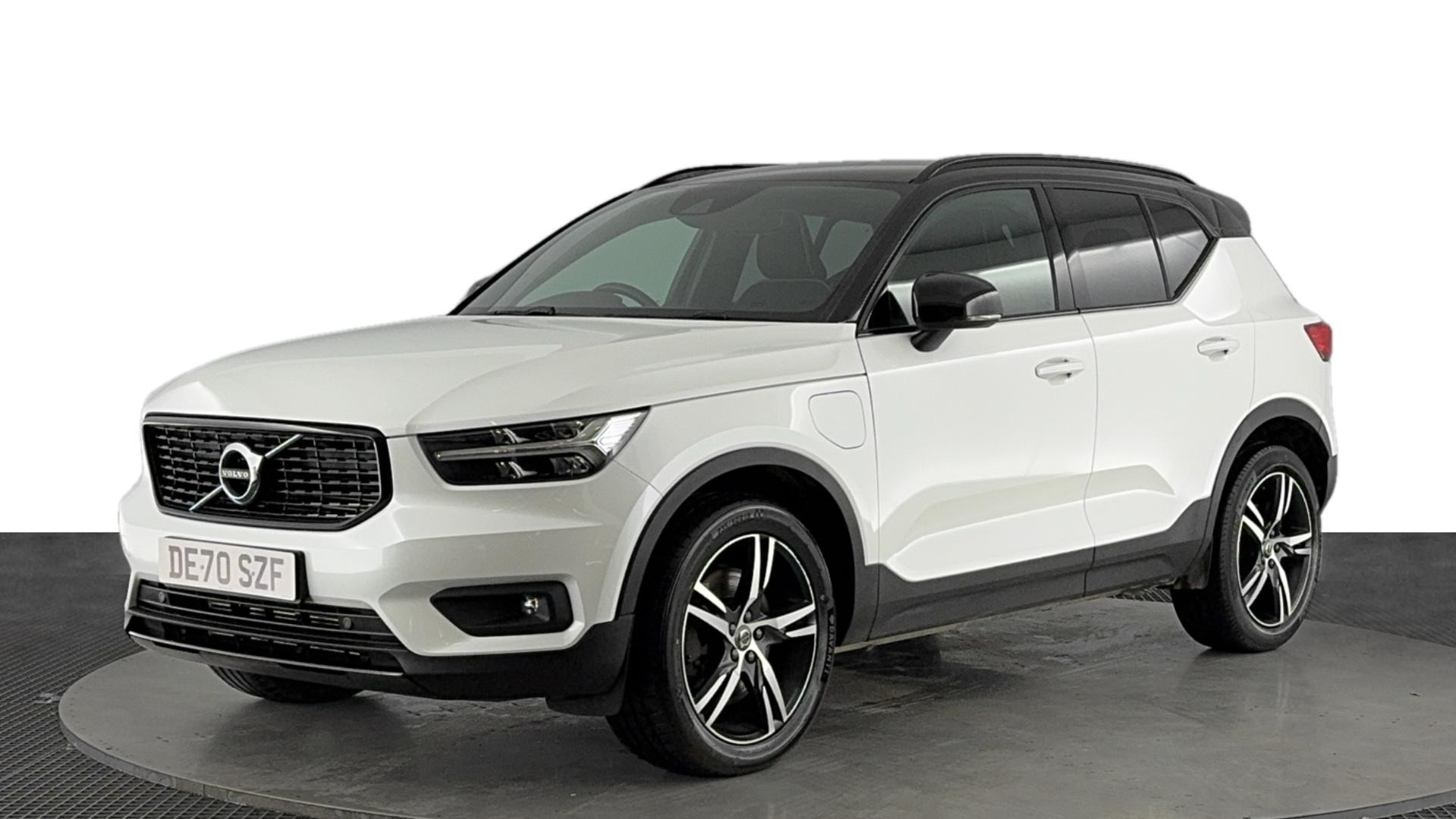 Main listing image - Volvo XC40 Recharge